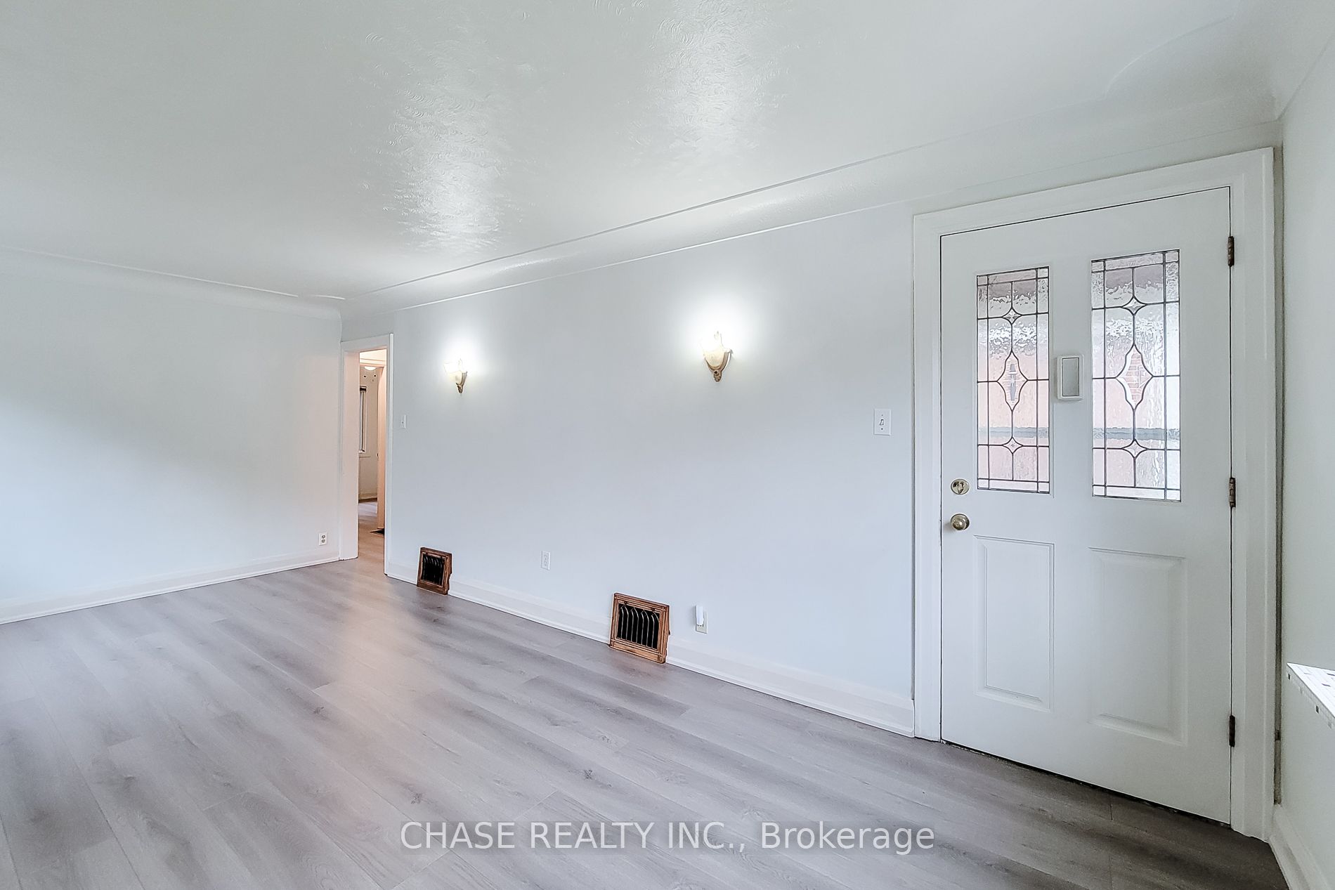 187 Paradise Road N Property Photo 17