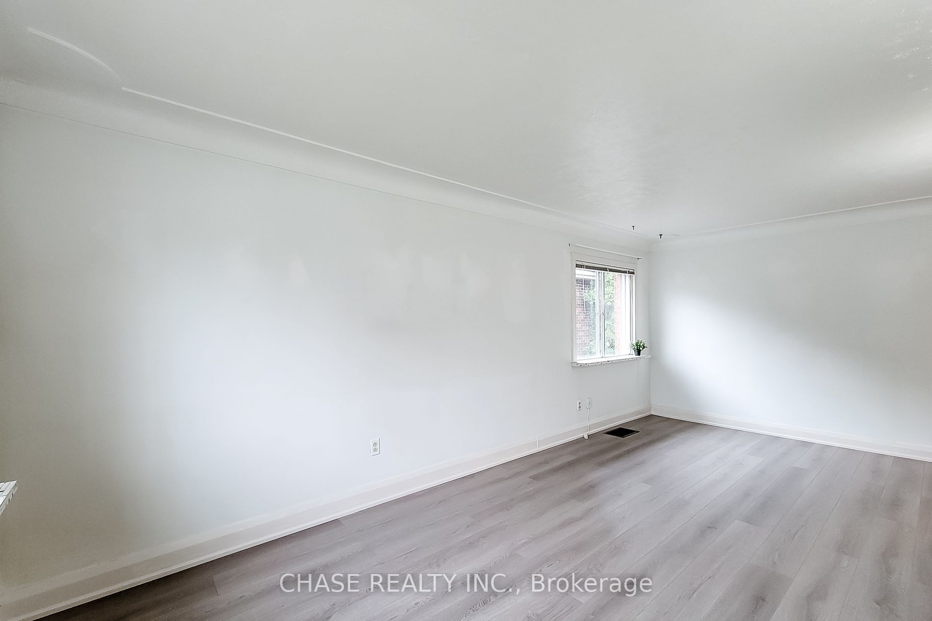 187 Paradise Road N Property Photo 19