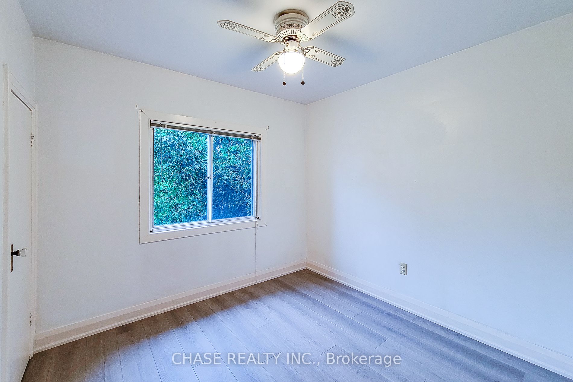 187 Paradise Road N Property Photo 27