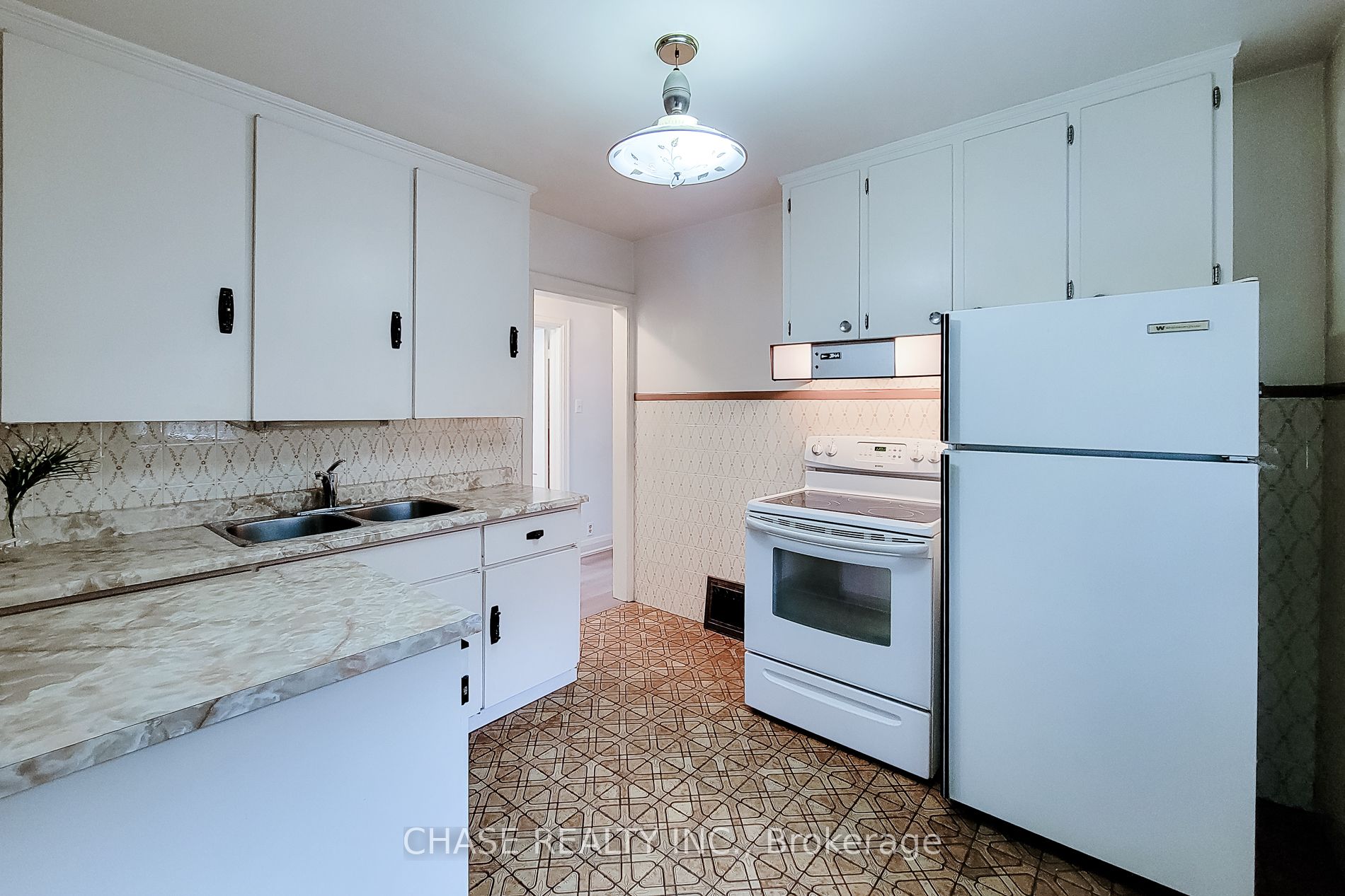 187 Paradise Road N Property Photo 30