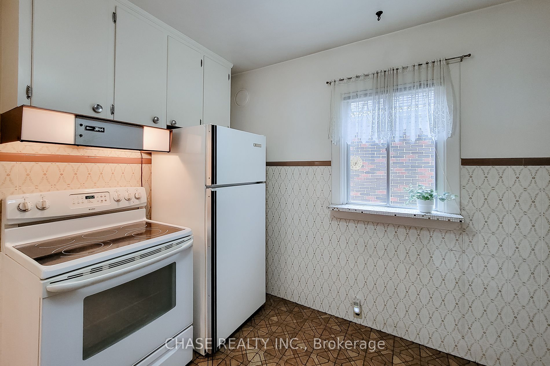 187 Paradise Road N Property Photo 32