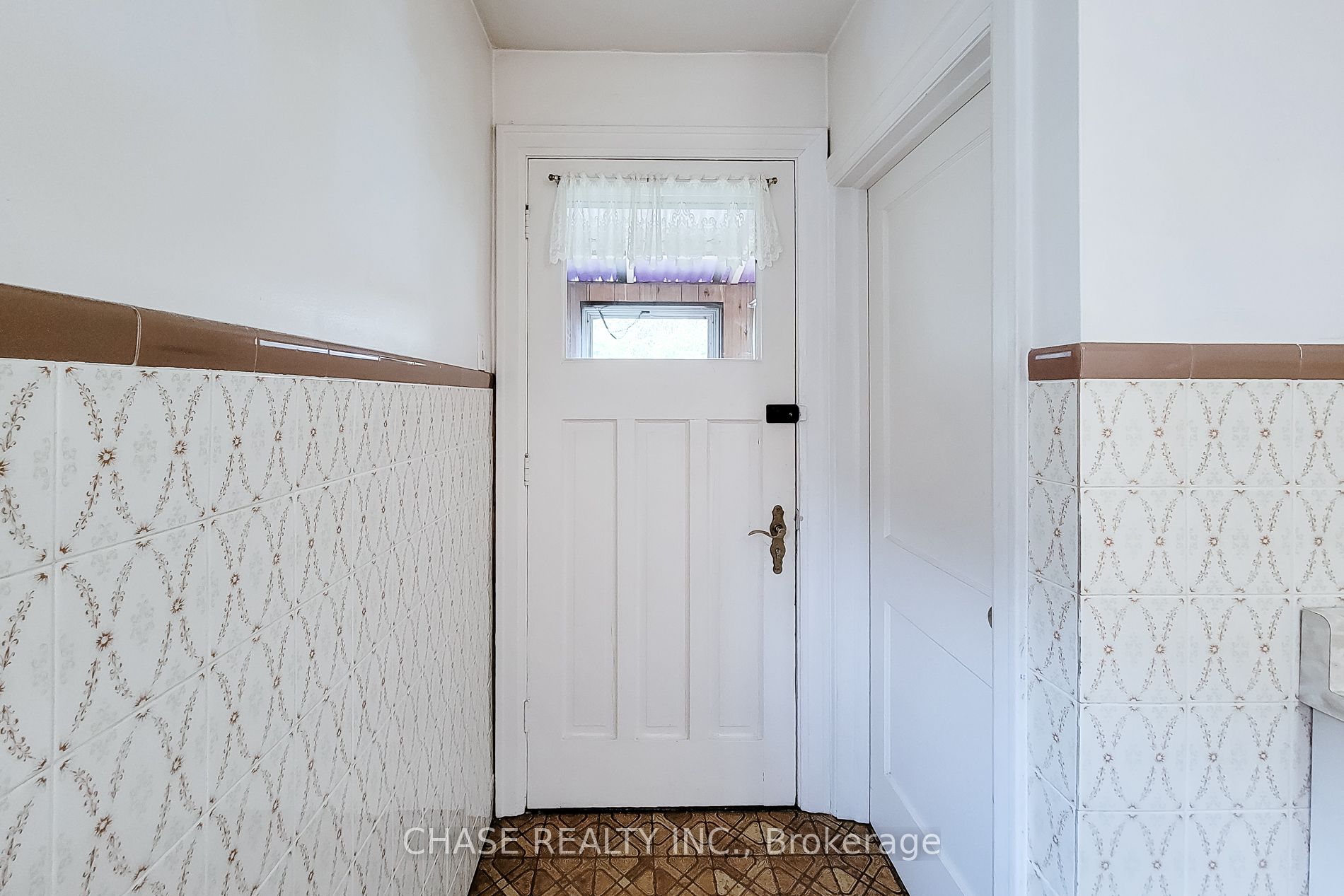 187 Paradise Road N Property Photo 35