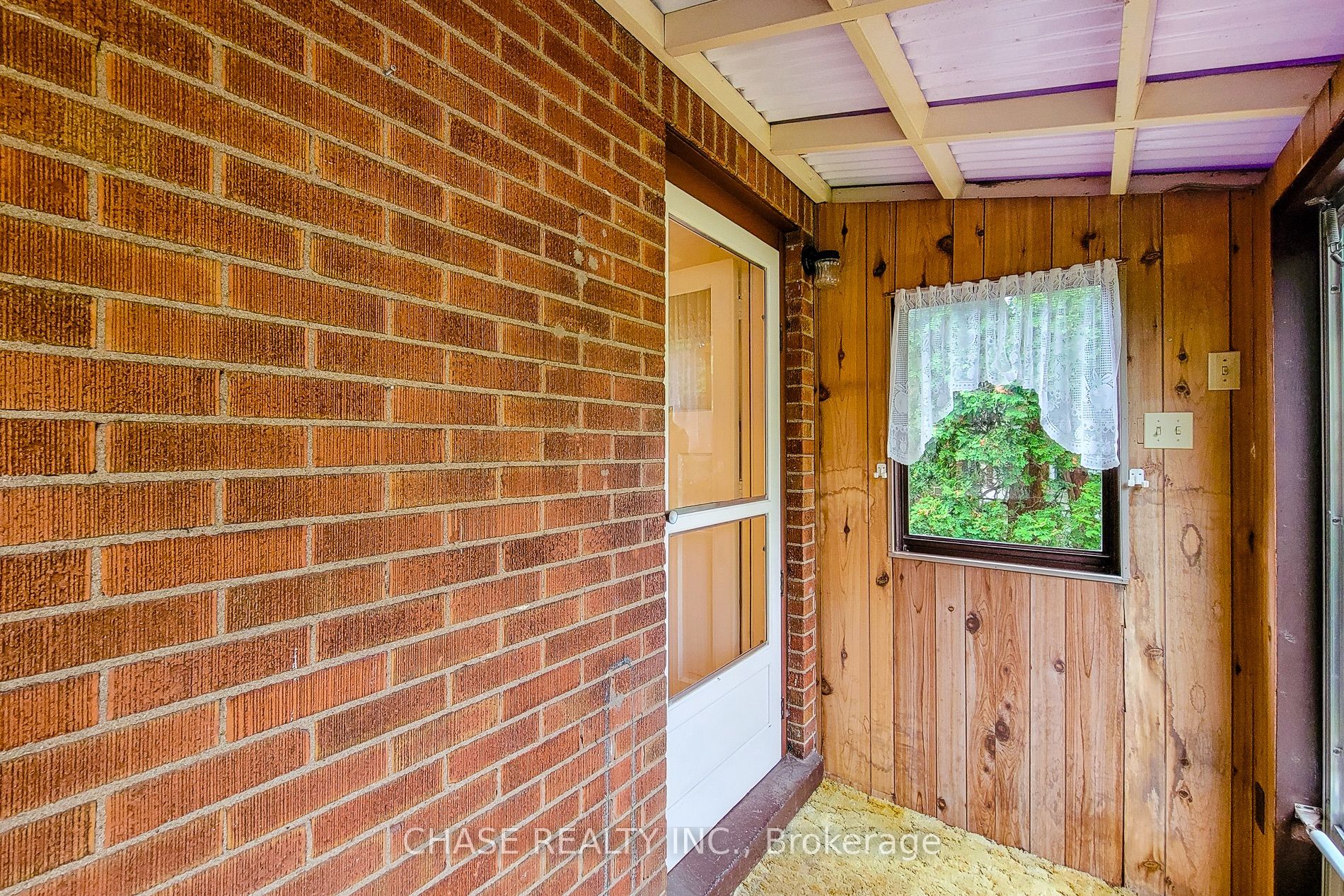 187 Paradise Road N Property Photo 37
