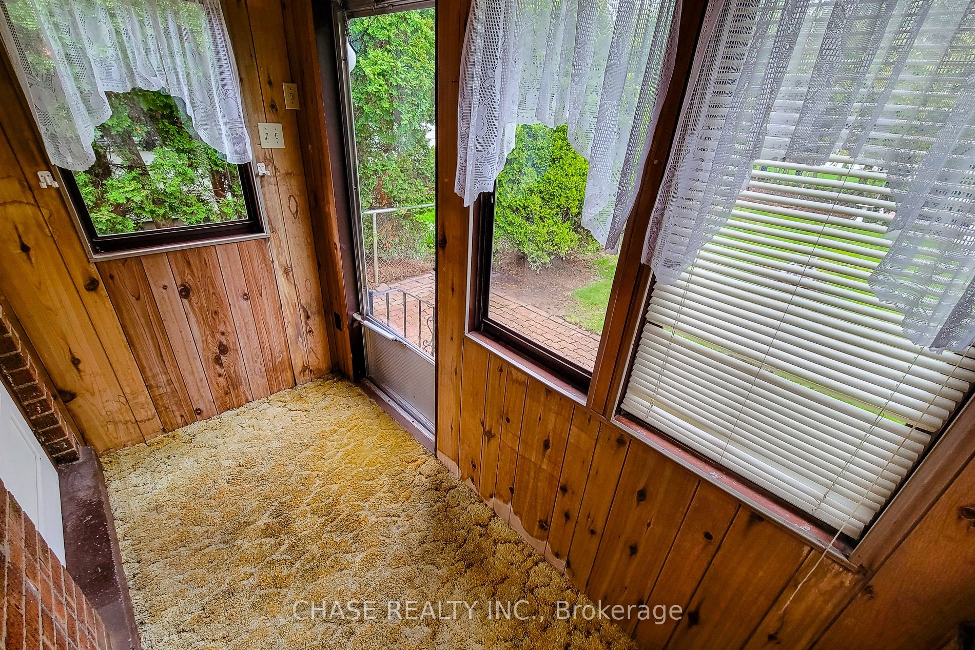 187 Paradise Road N Property Photo 38