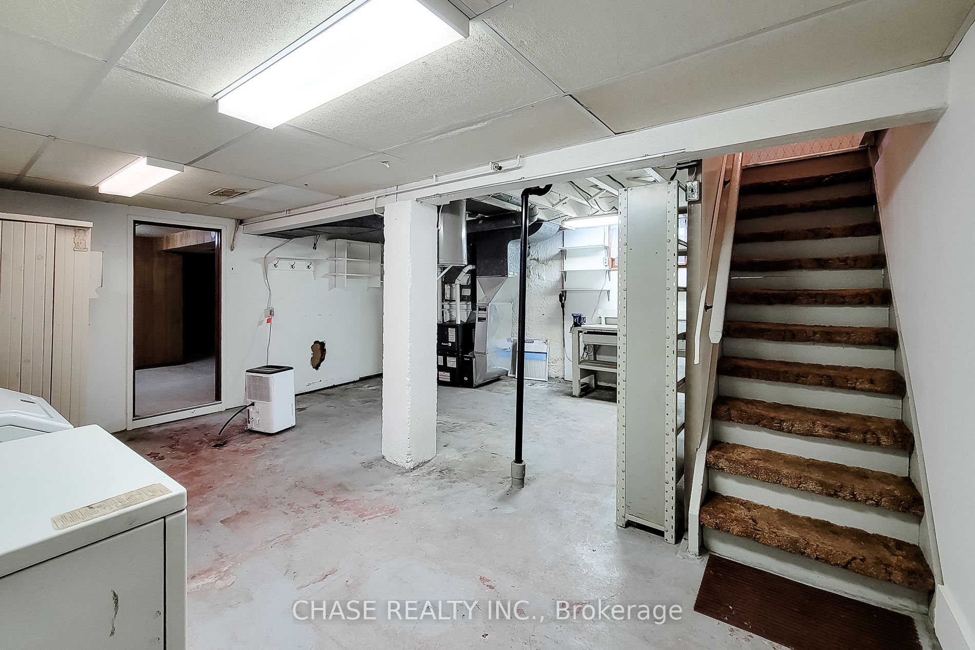187 Paradise Road N Property Photo 39