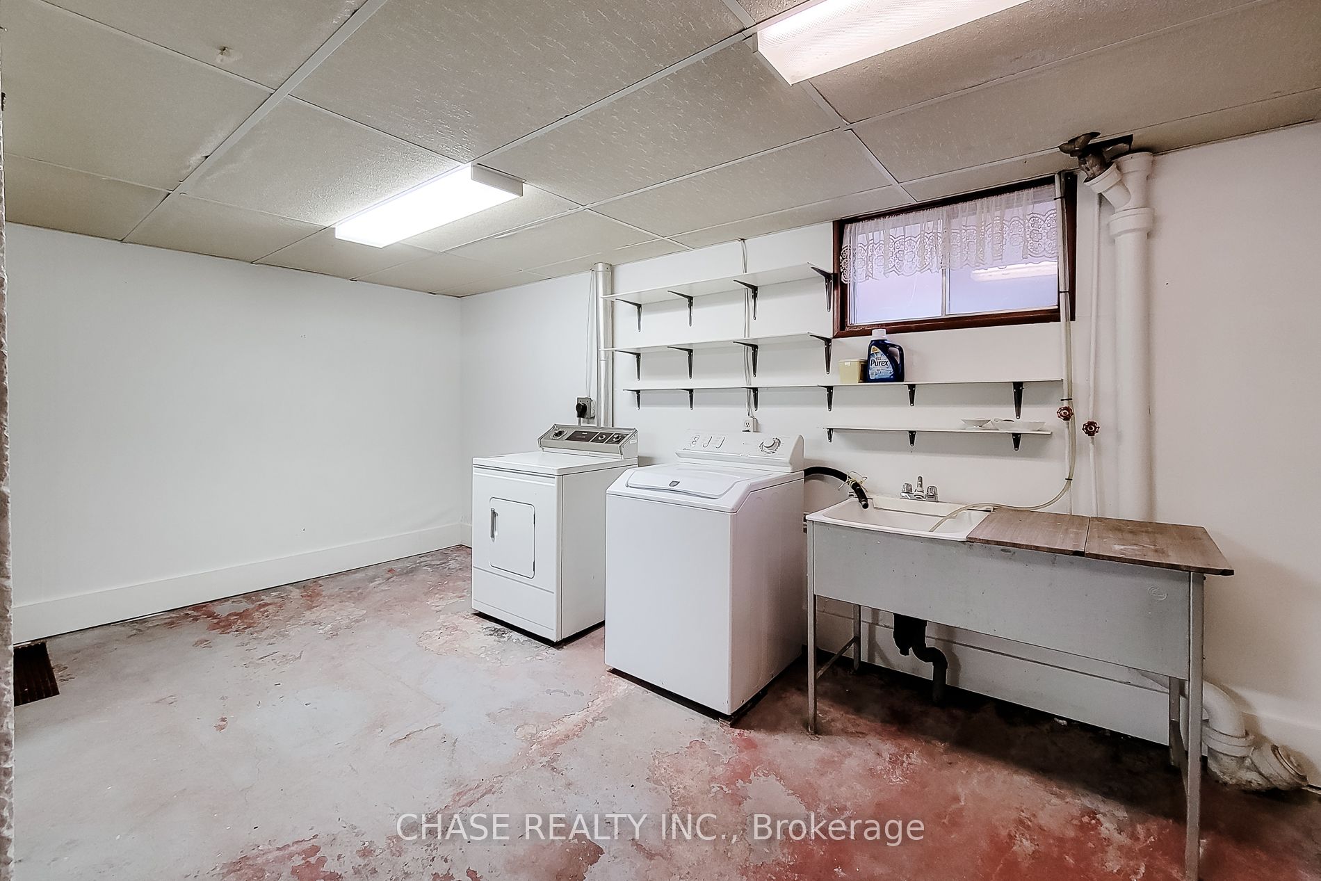 187 Paradise Road N Property Photo 41