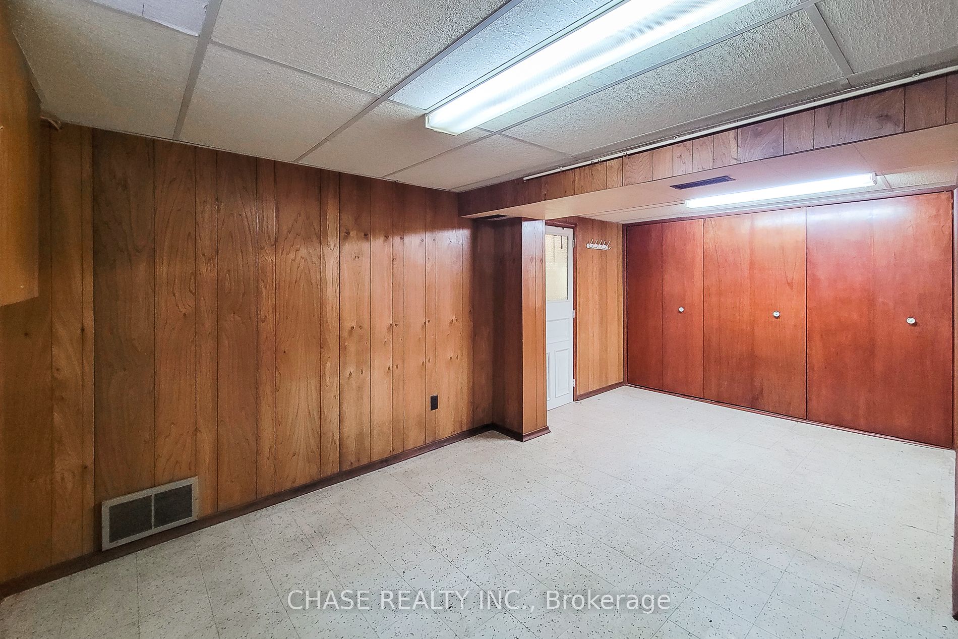 187 Paradise Road N Property Photo 43