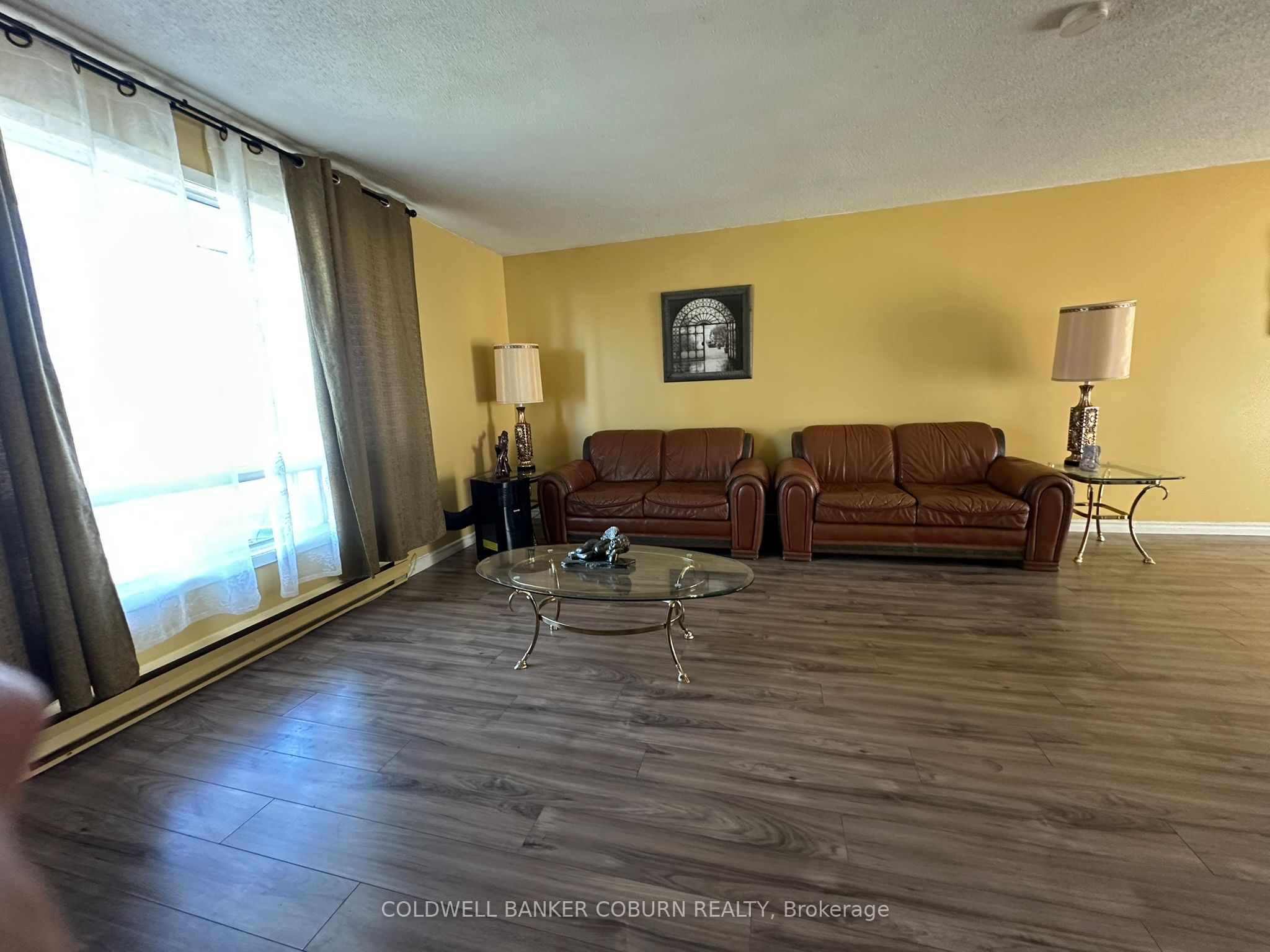 4016 Dishaw Street Property Photo 6