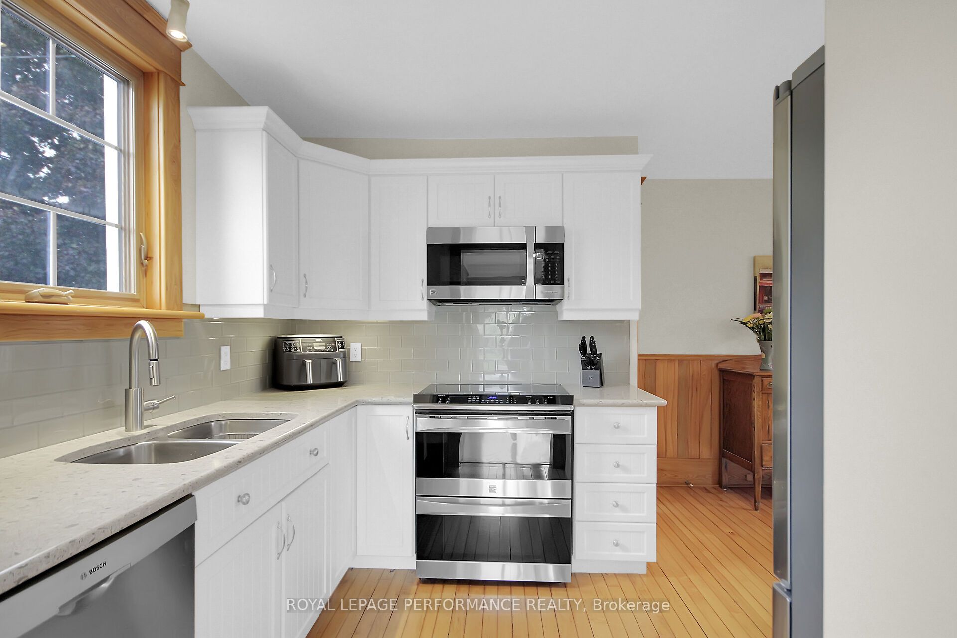 9374 Marvelville Road Property Photo 7