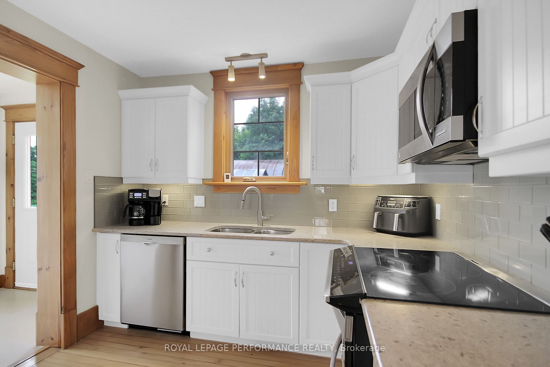 9374 Marvelville Road Property Photo 10