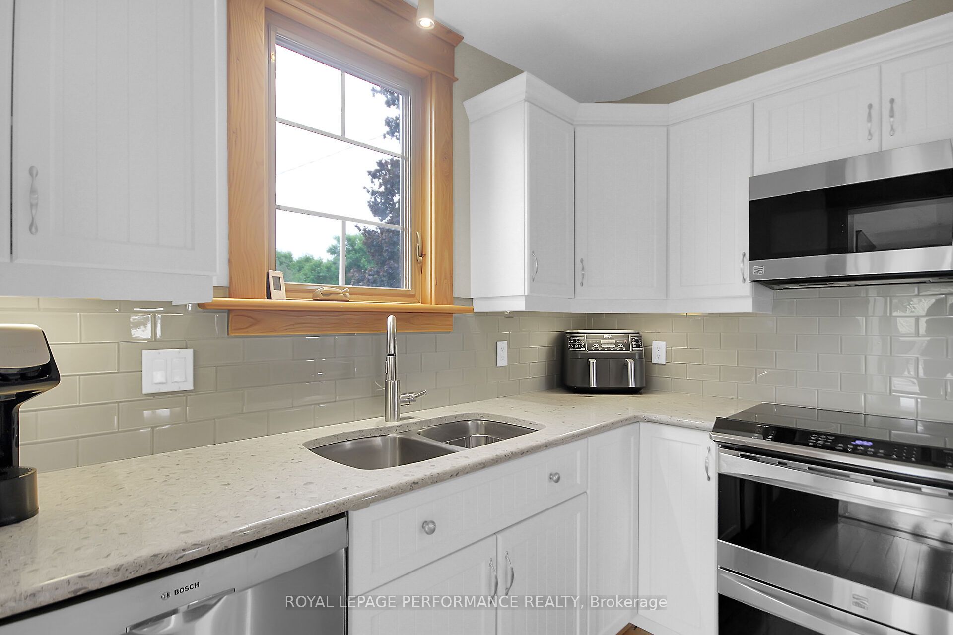 9374 Marvelville Road Property Photo 11