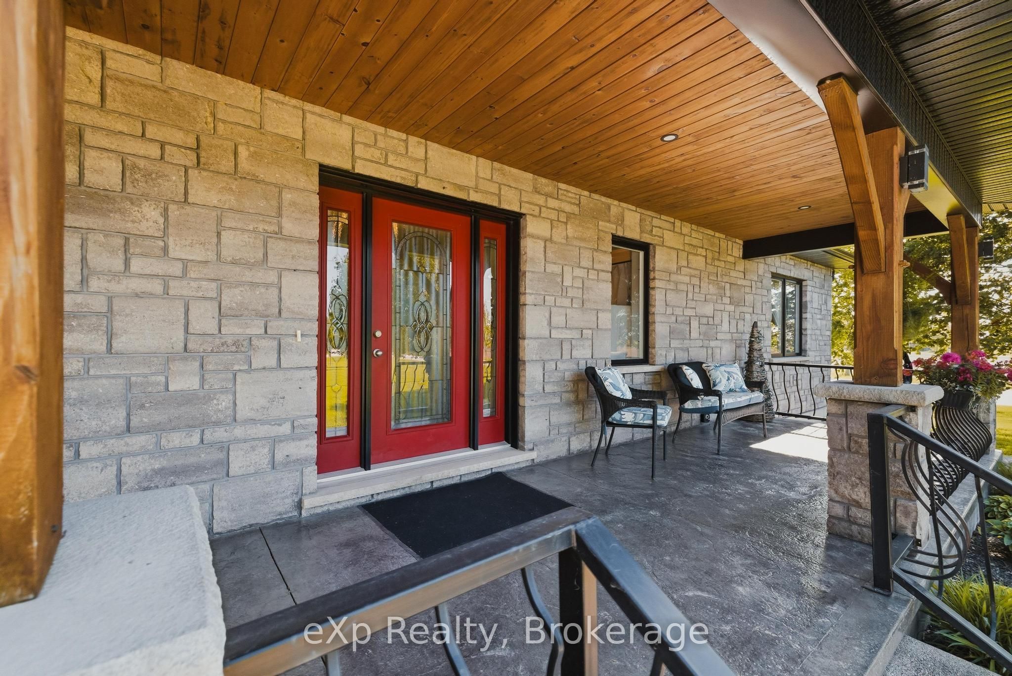 100 Harris Crescent Property Photo 5
