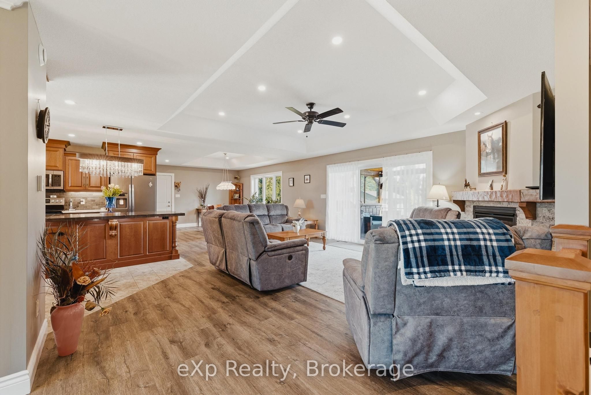 100 Harris Crescent Property Photo 6