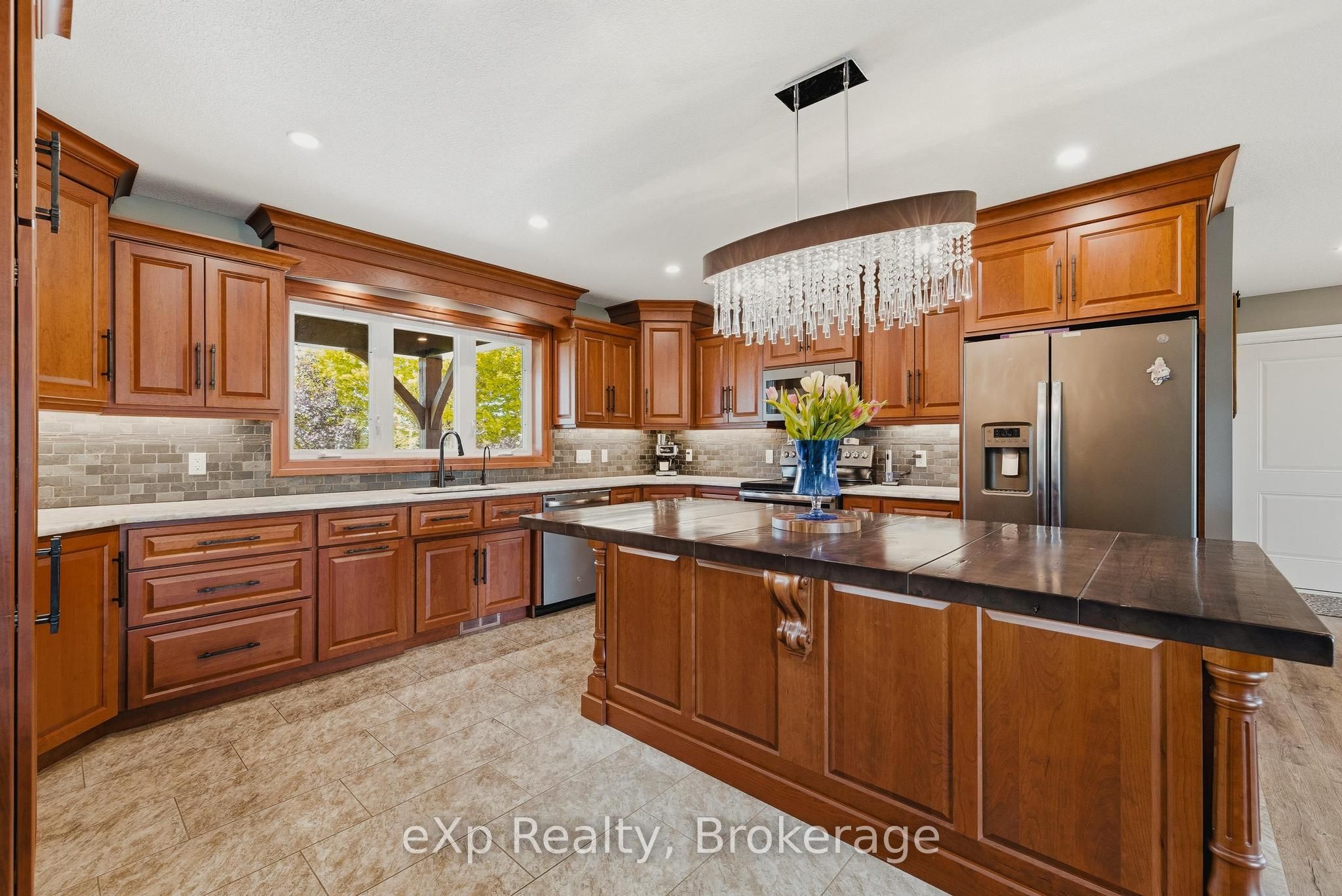 100 Harris Crescent Property Photo 7