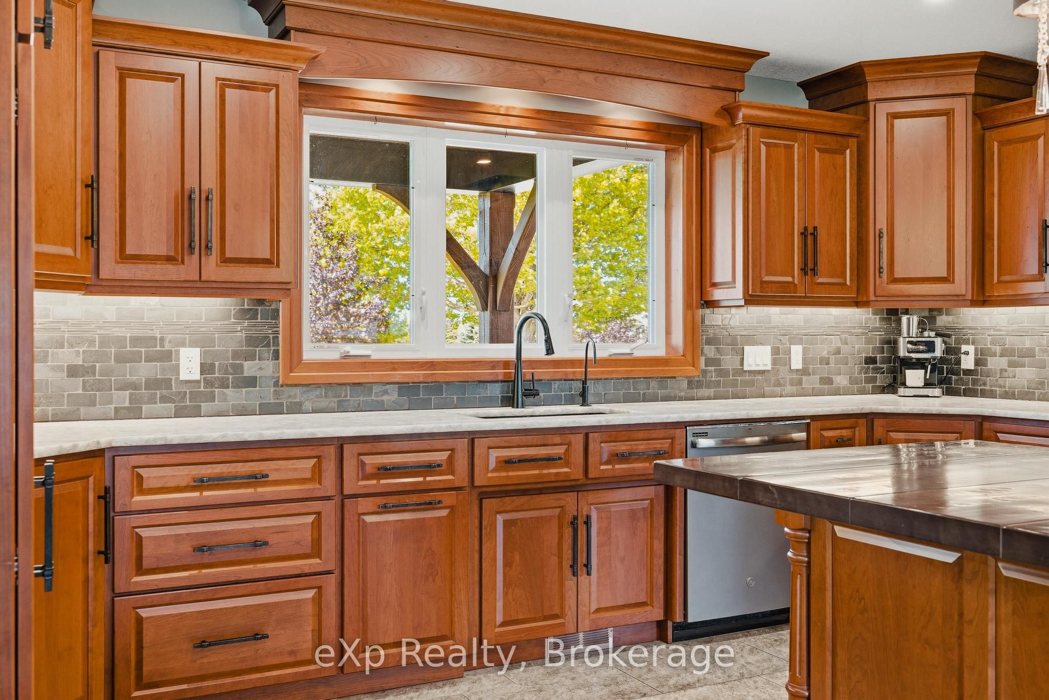 100 Harris Crescent Property Photo 8