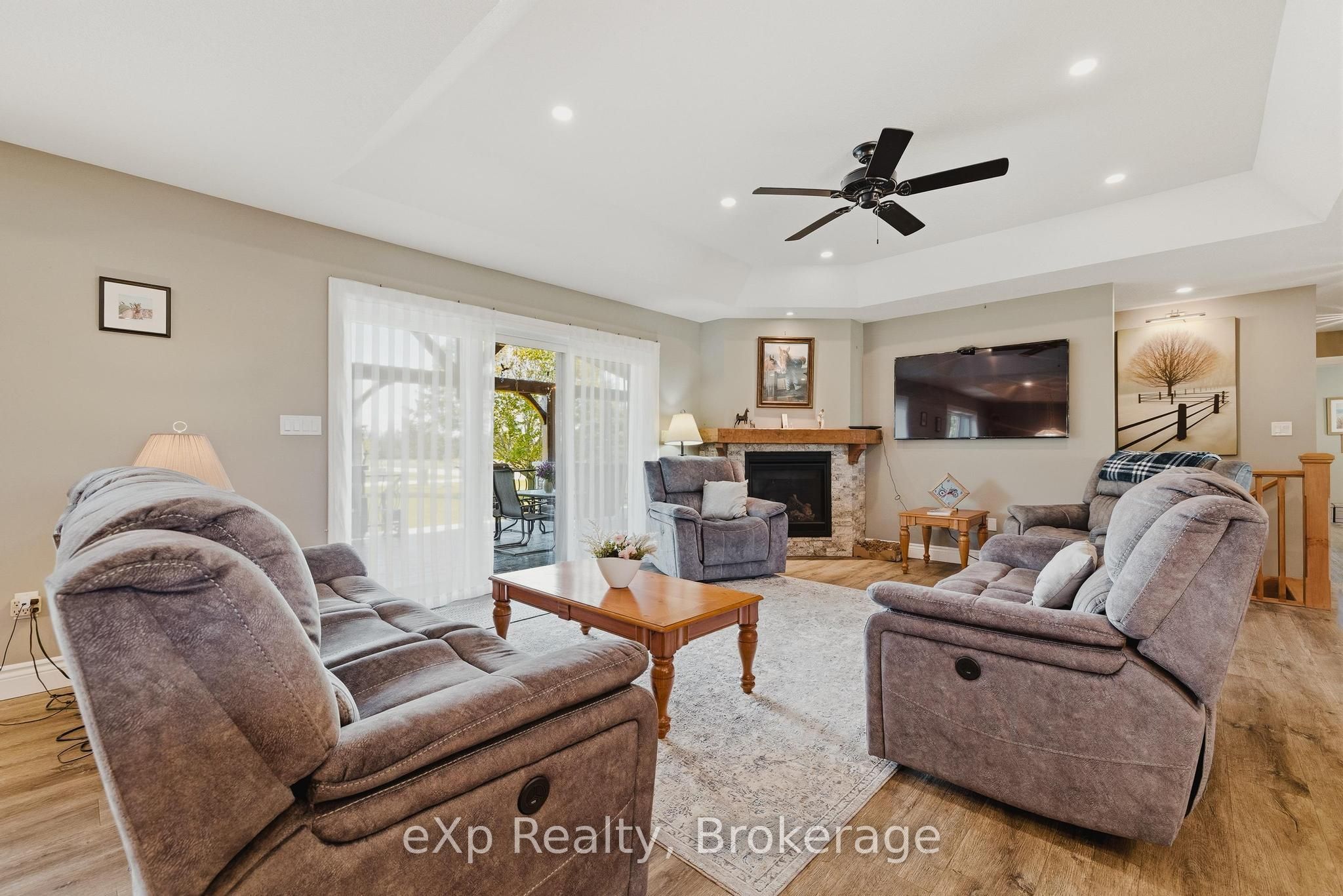 100 Harris Crescent Property Photo 10