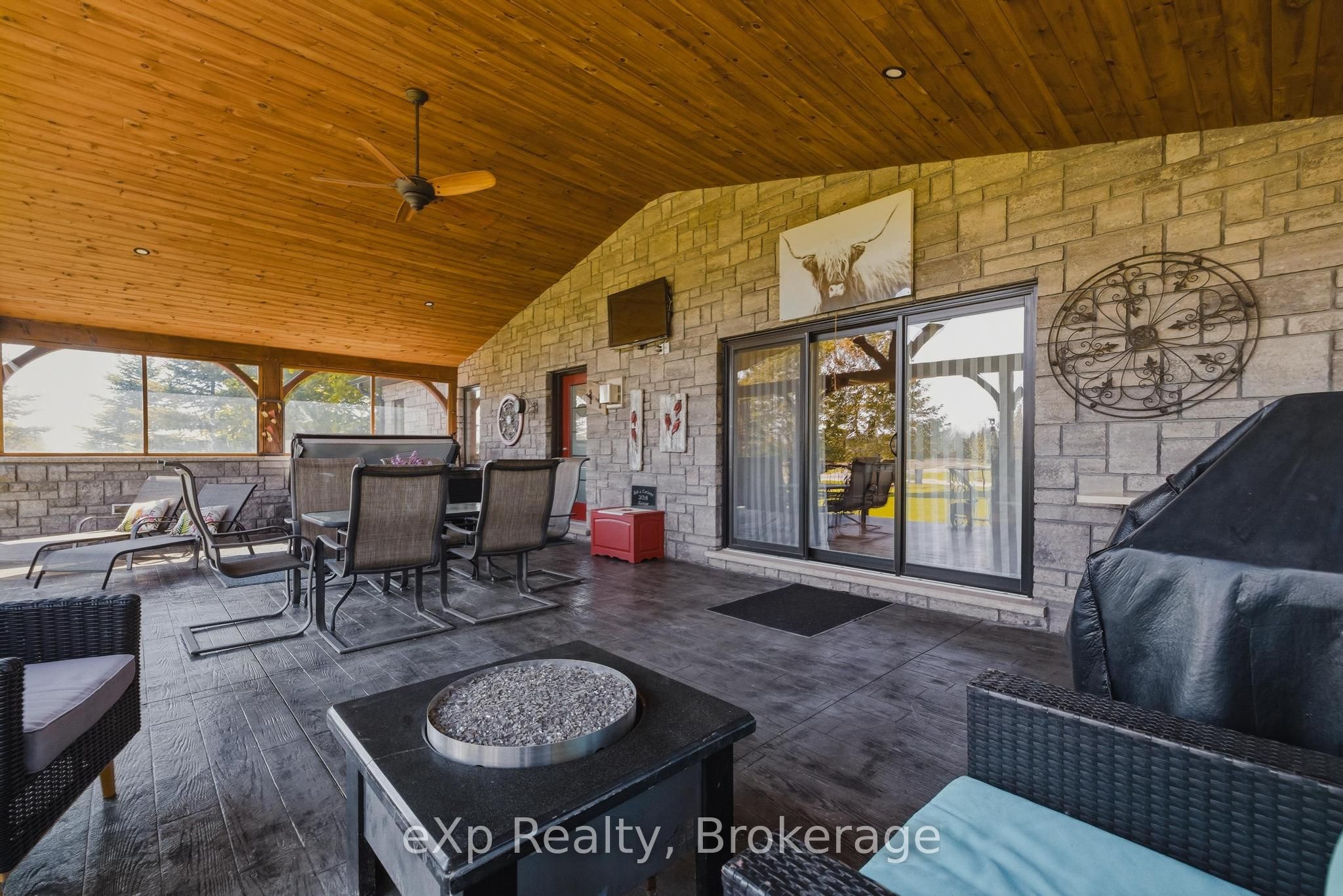 100 Harris Crescent Property Photo 11