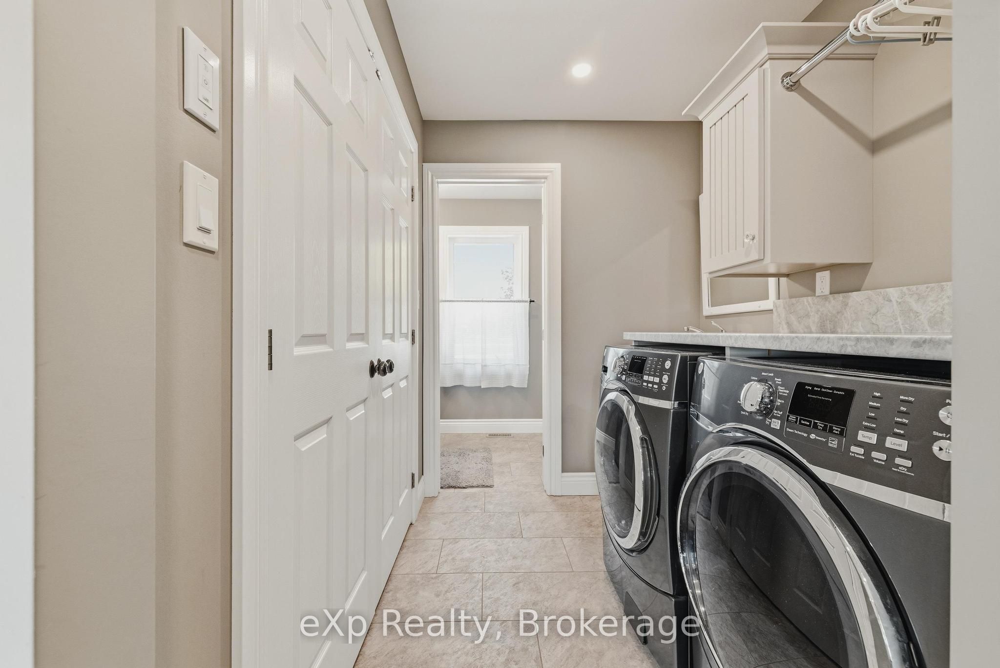100 Harris Crescent Property Photo 16