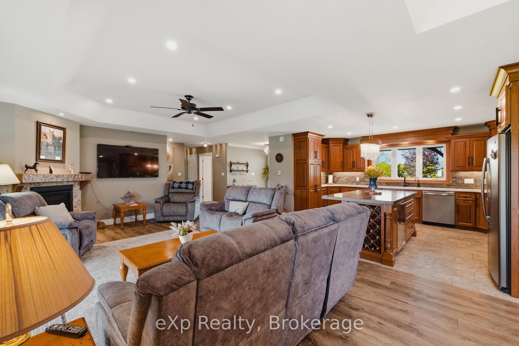 100 Harris Crescent Property Photo 20
