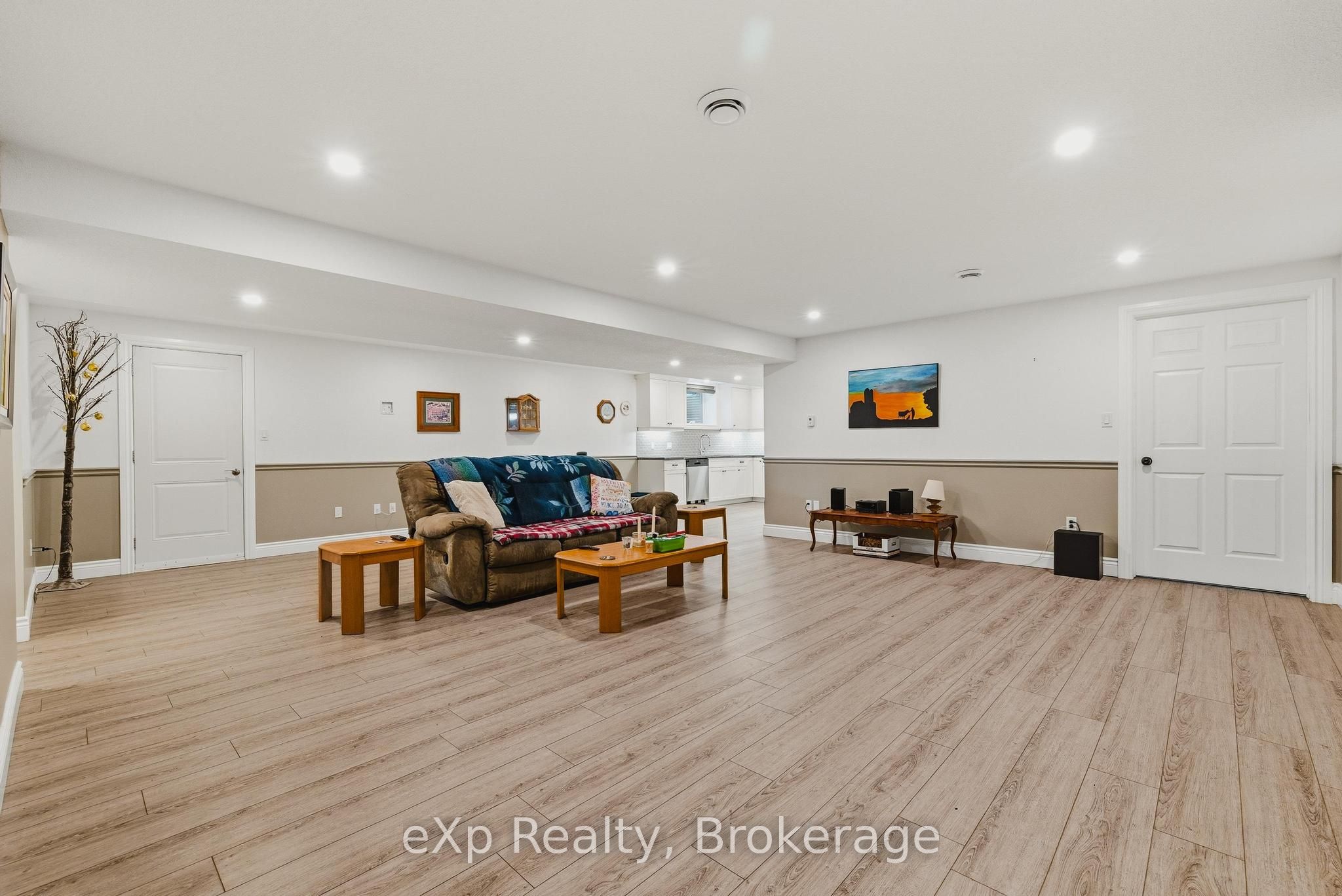 100 Harris Crescent Property Photo 29