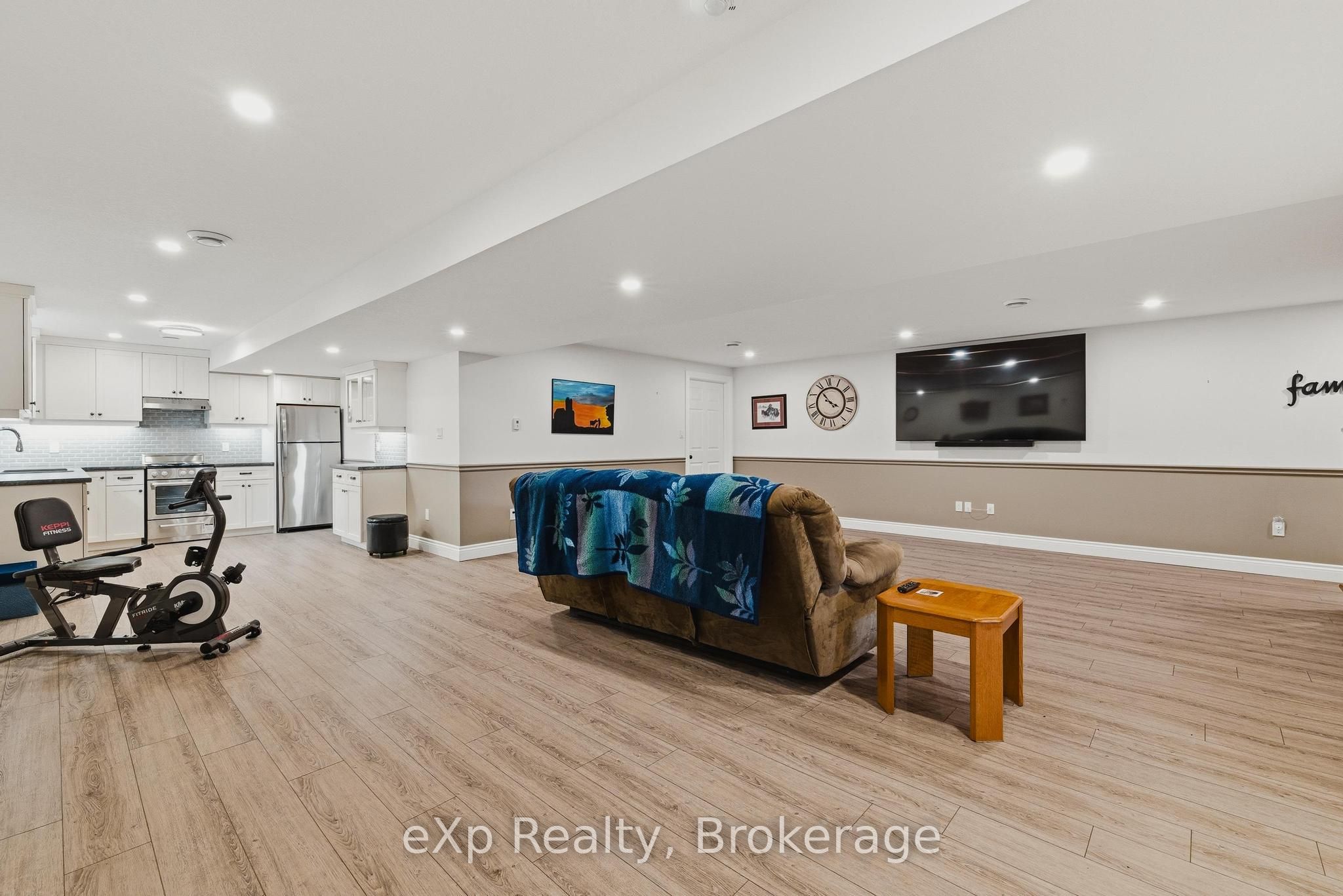 100 Harris Crescent Property Photo 30