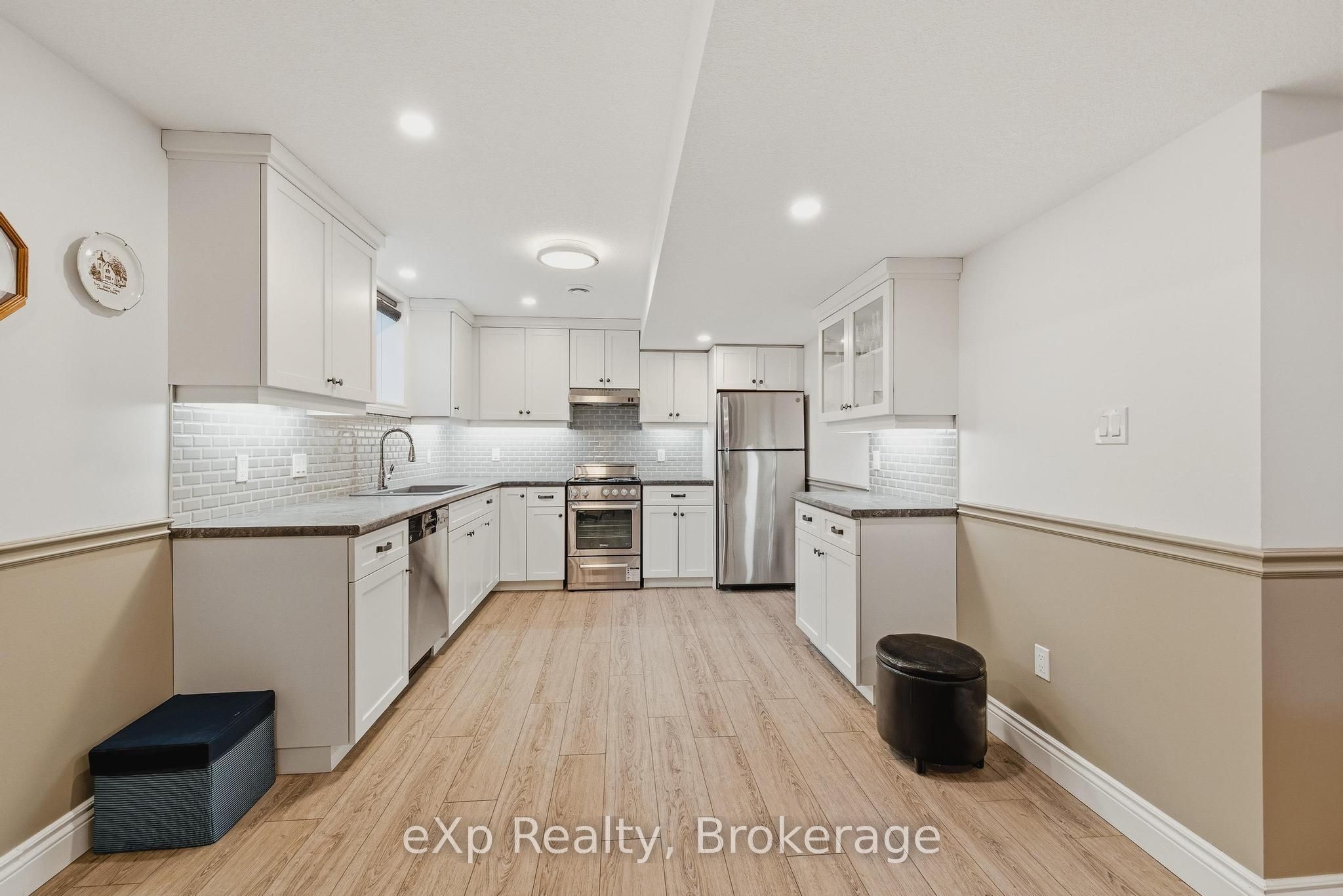 100 Harris Crescent Property Photo 31