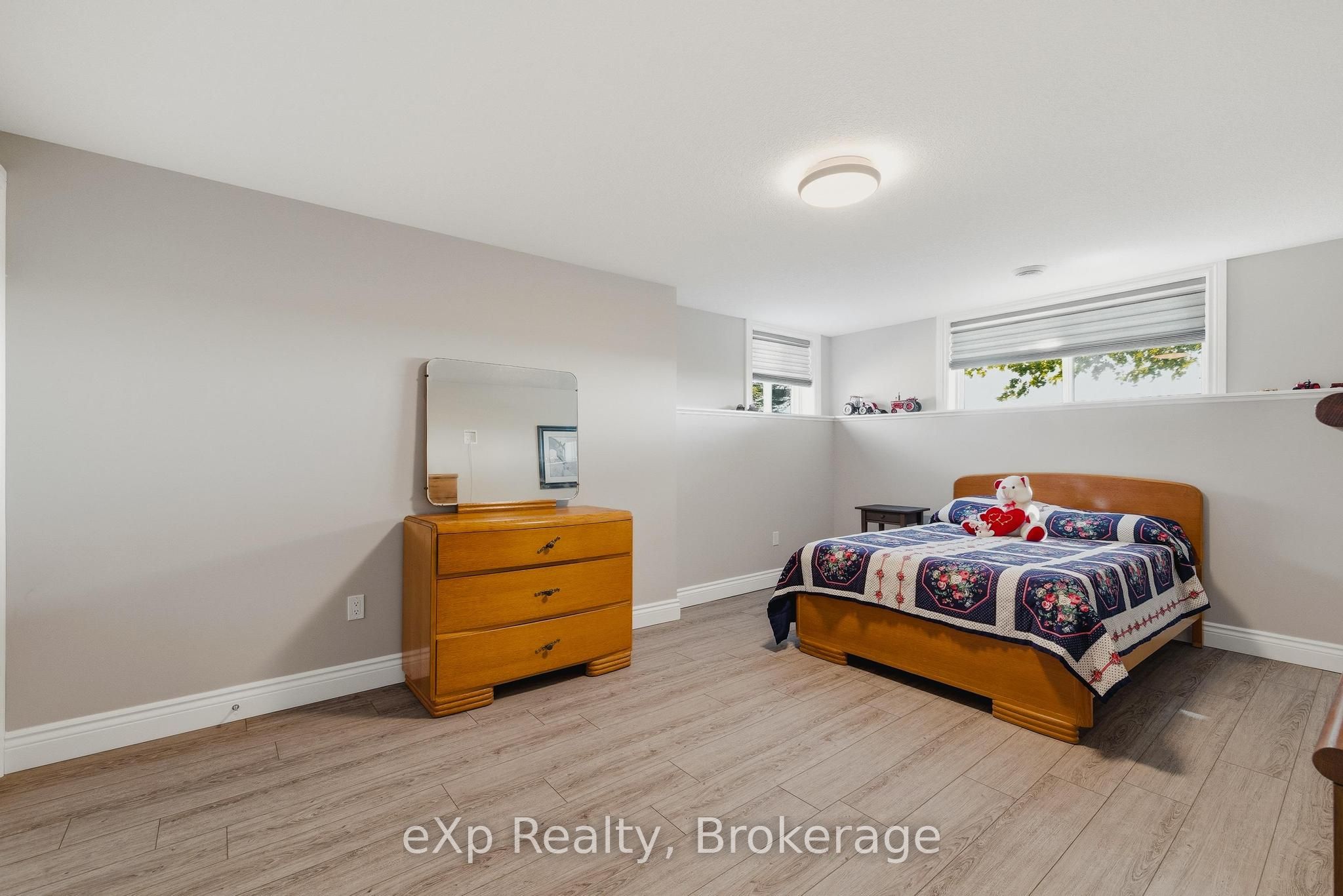 100 Harris Crescent Property Photo 34