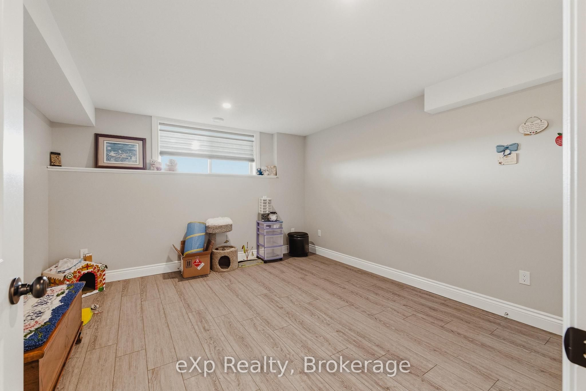 100 Harris Crescent Property Photo 35