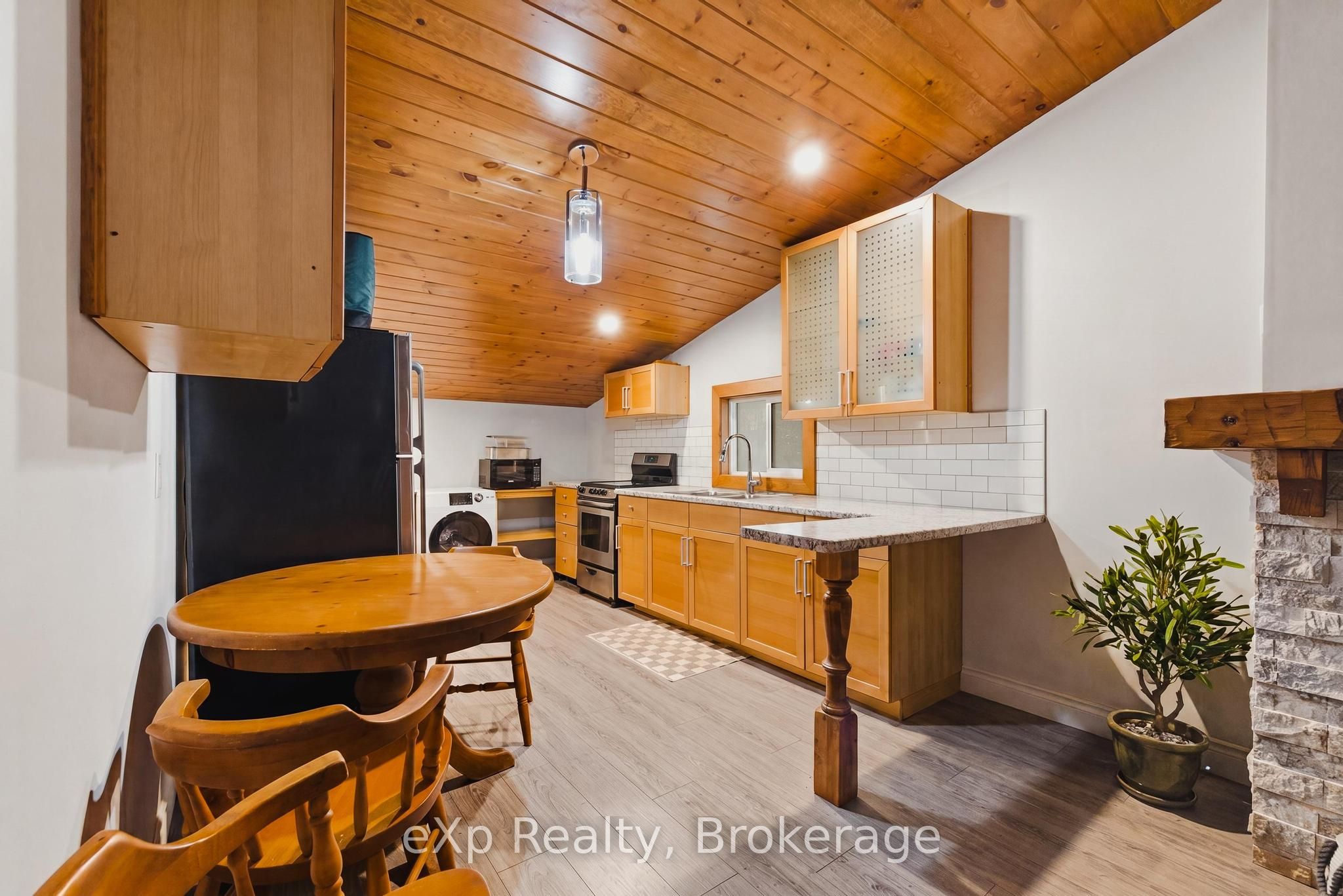 100 Harris Crescent Property Photo 44