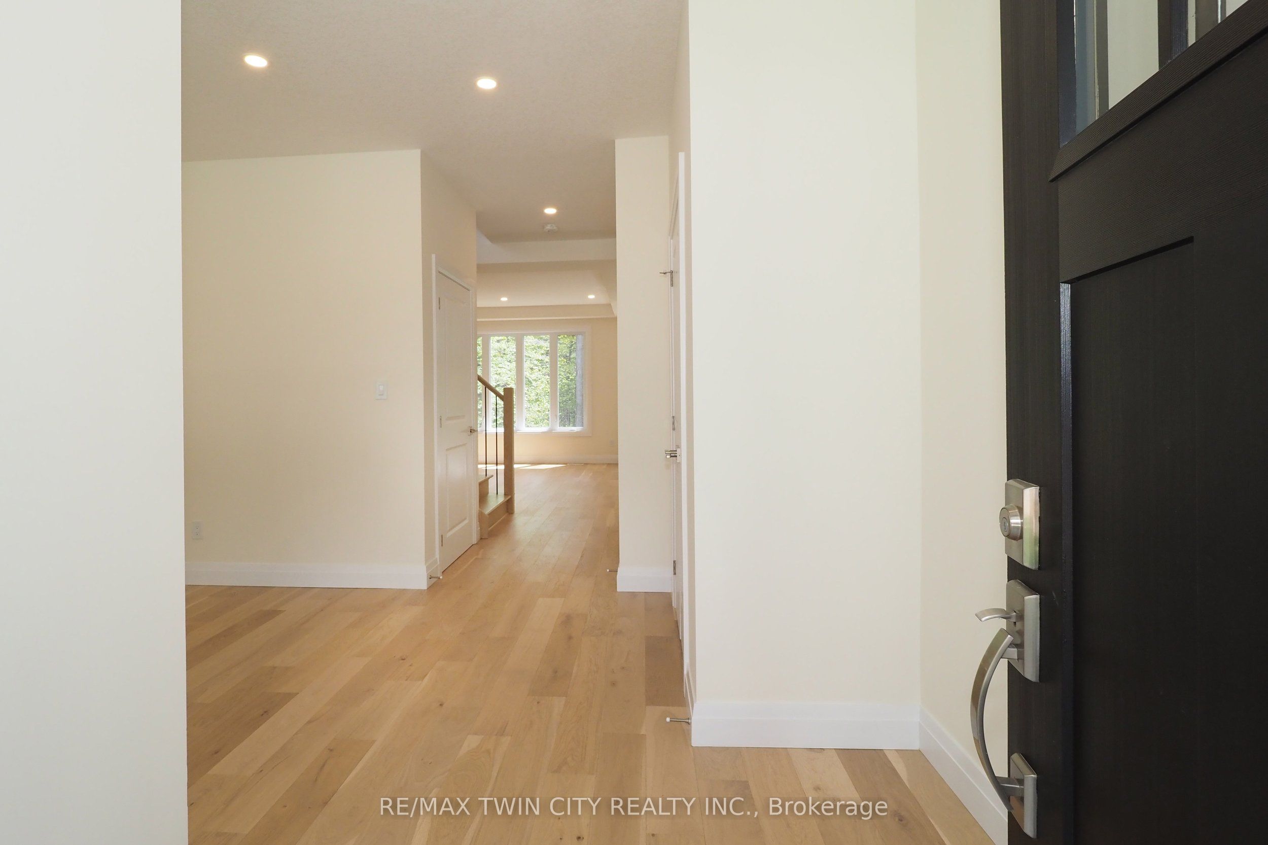 220 Jeffrey Place Property Photo 4