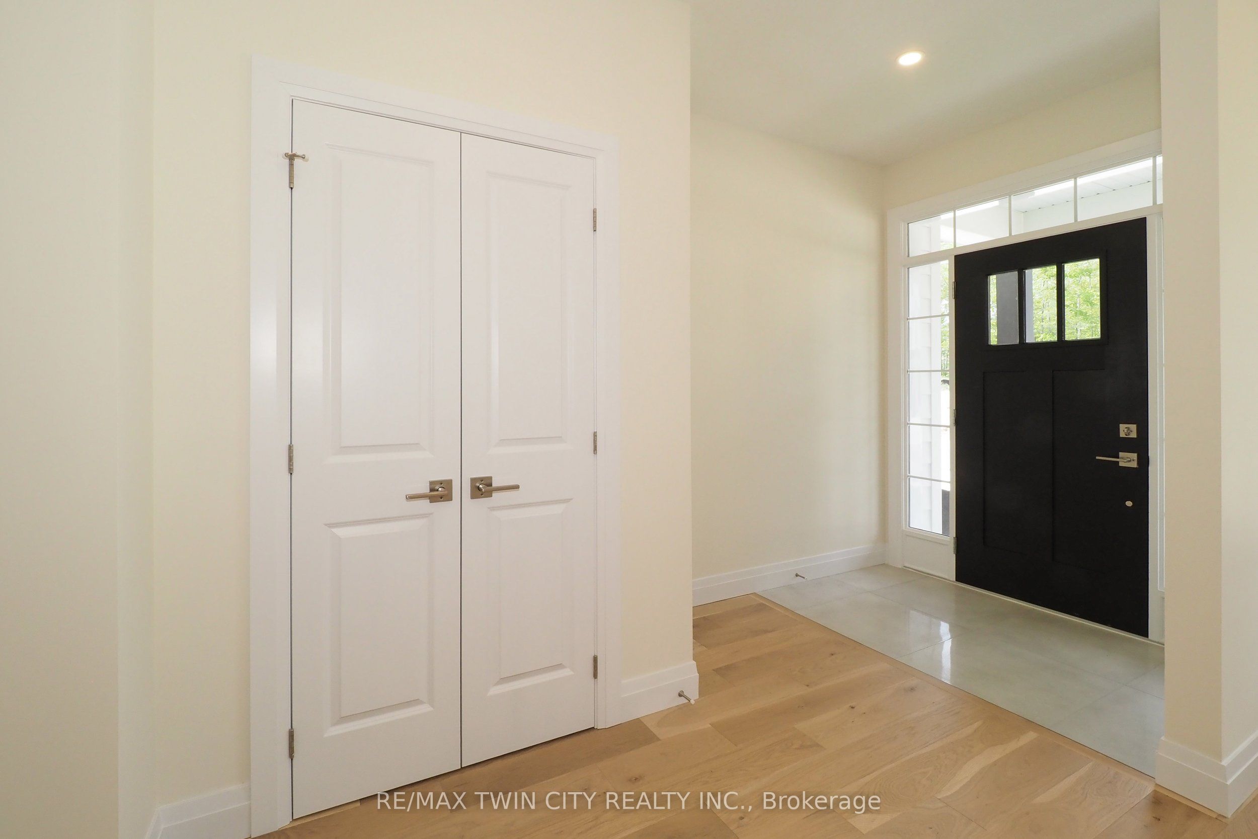 220 Jeffrey Place Property Photo 5