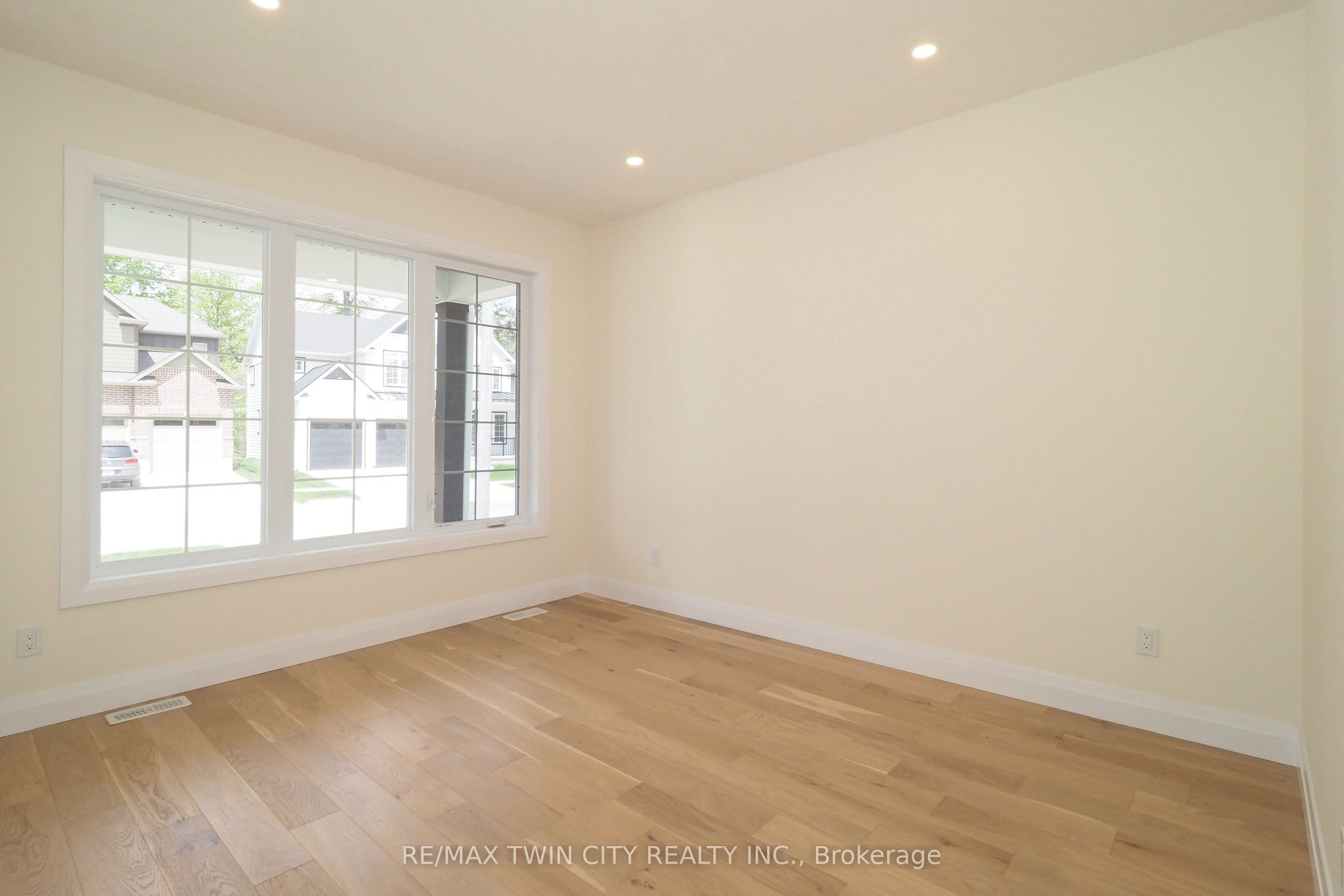 220 Jeffrey Place Property Photo 6