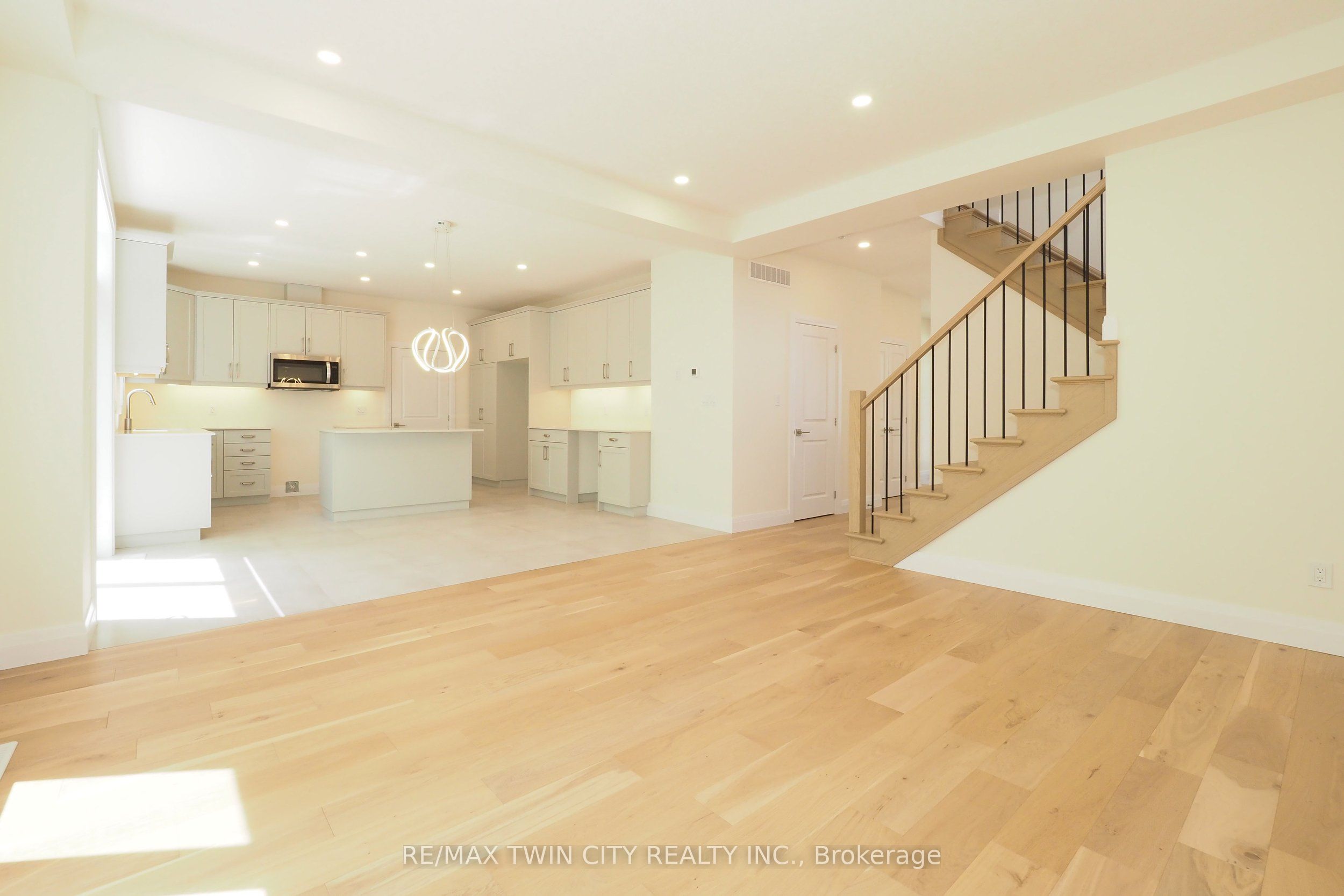 220 Jeffrey Place Property Photo 8
