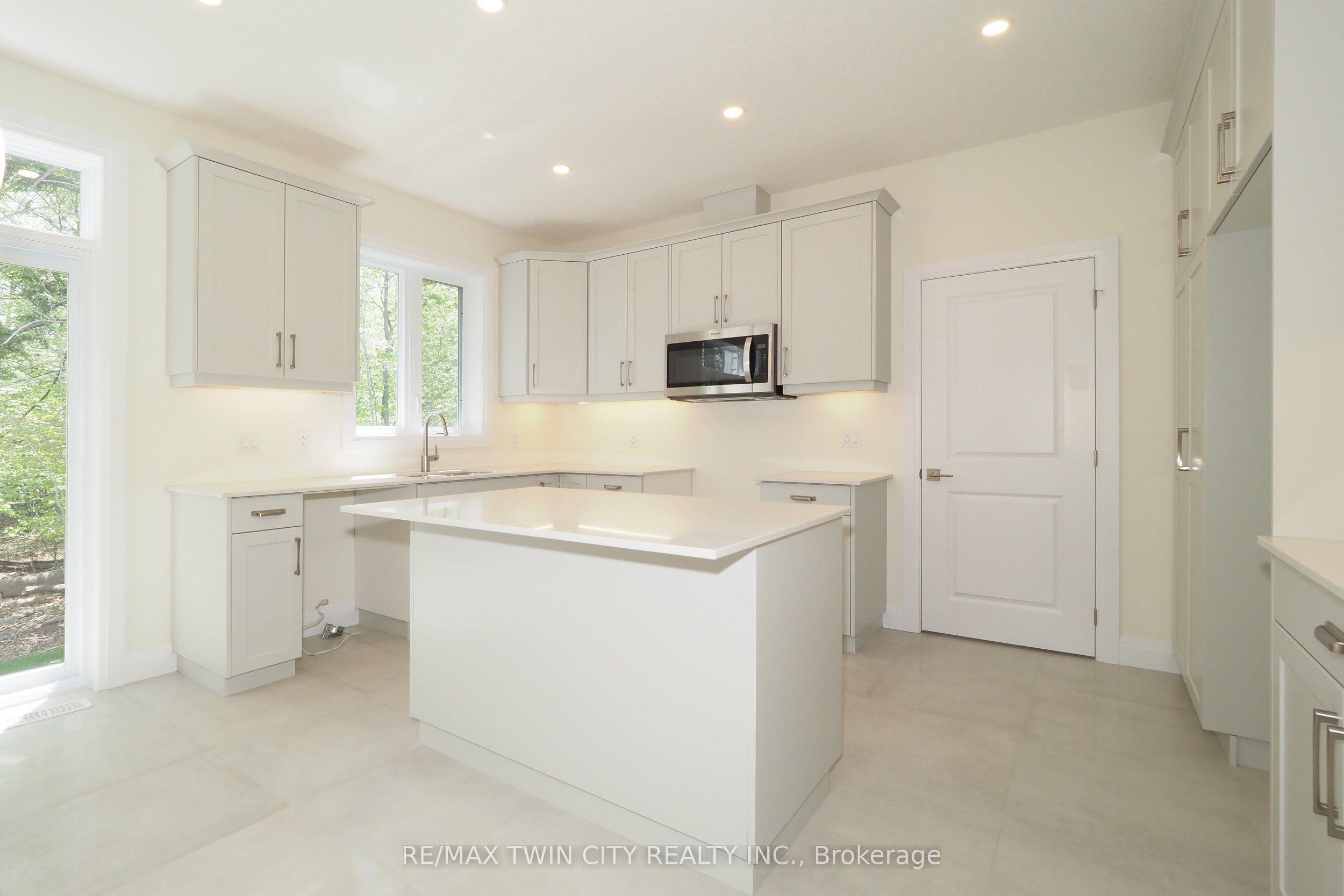 220 Jeffrey Place Property Photo 11