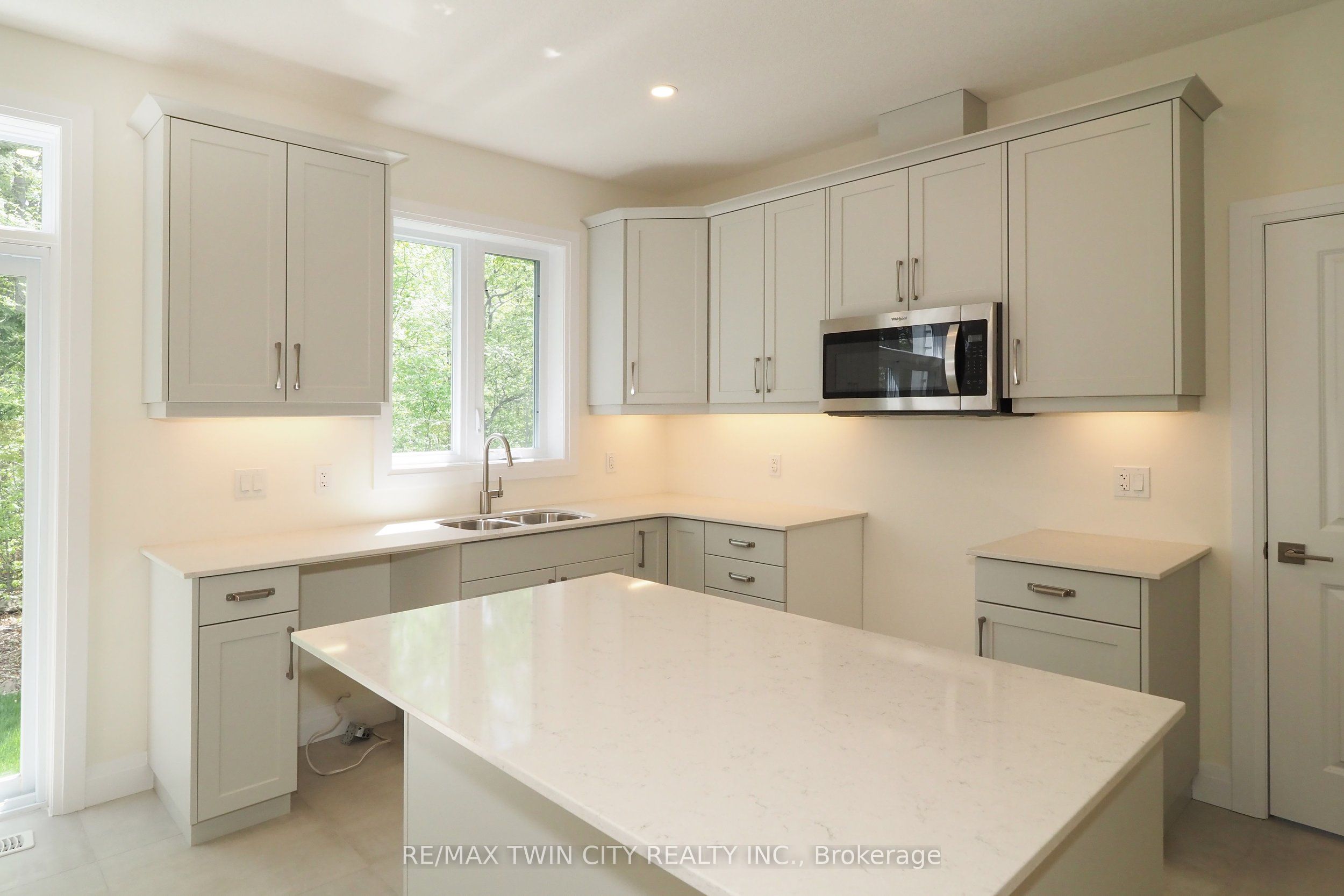 220 Jeffrey Place Property Photo 12
