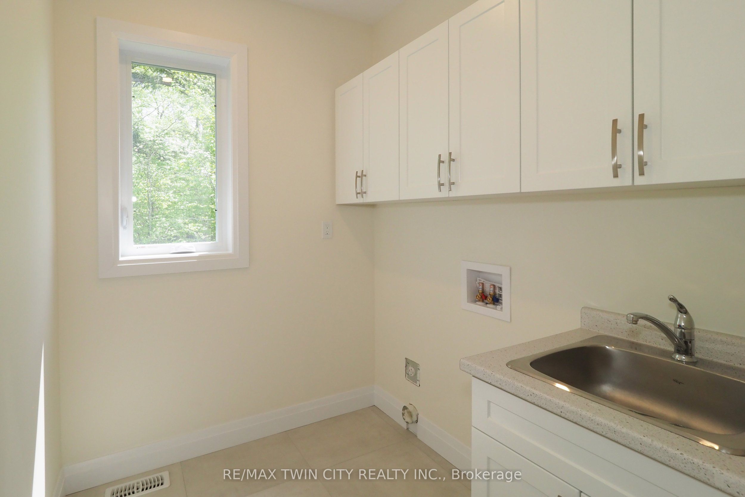 220 Jeffrey Place Property Photo 20