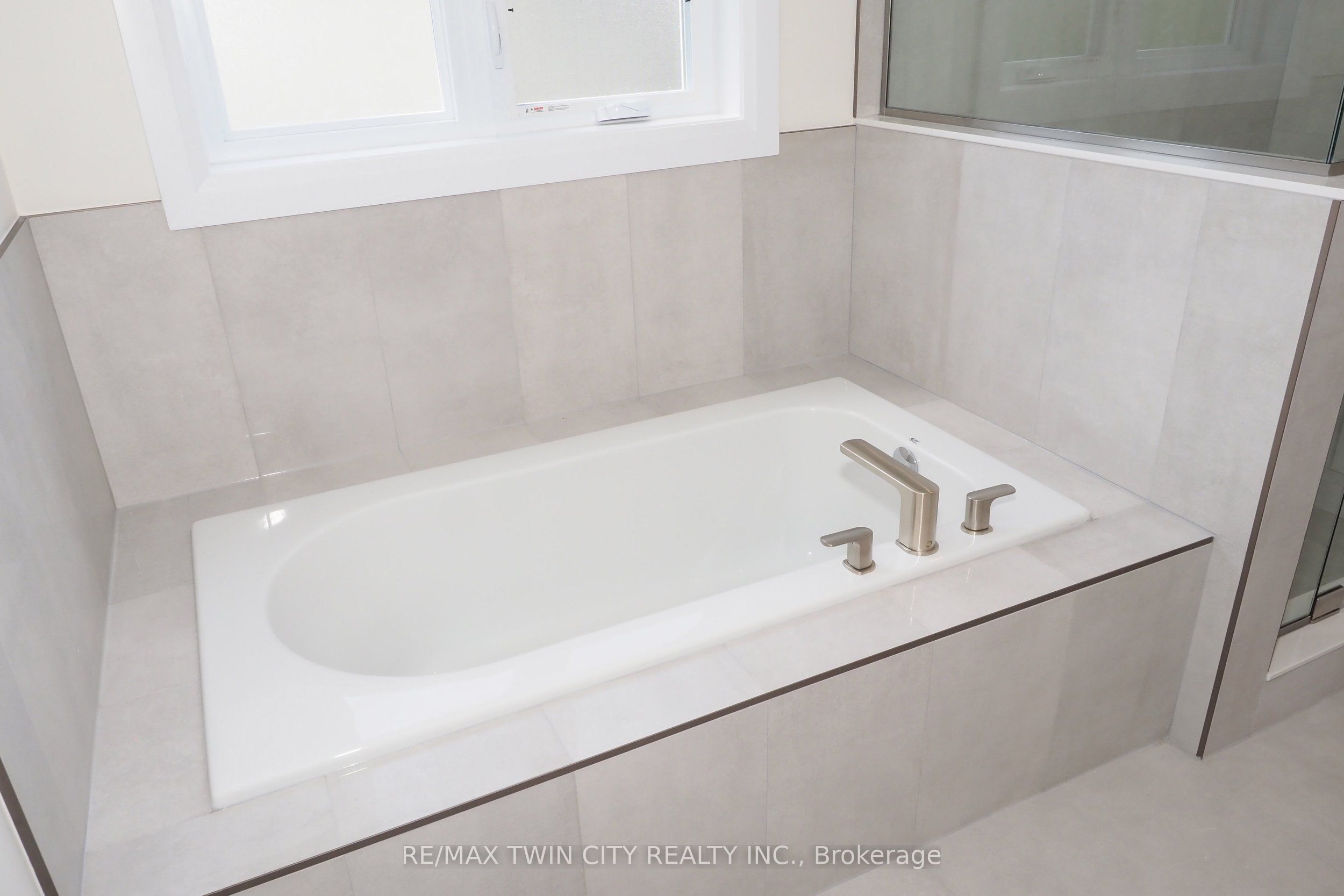 220 Jeffrey Place Property Photo 26