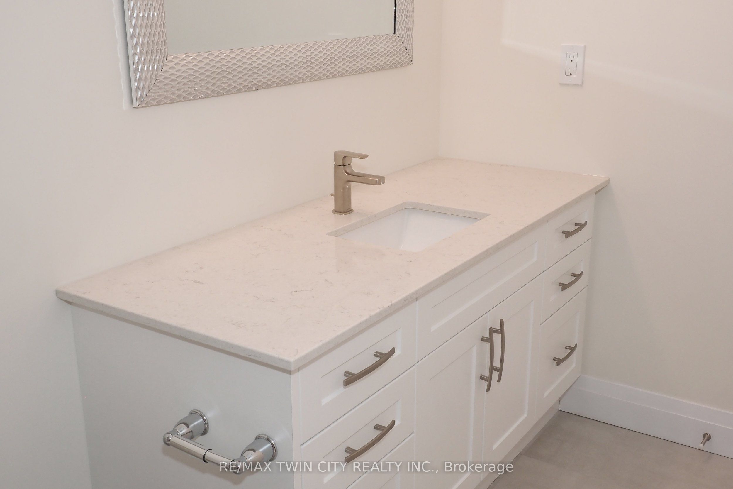 220 Jeffrey Place Property Photo 35