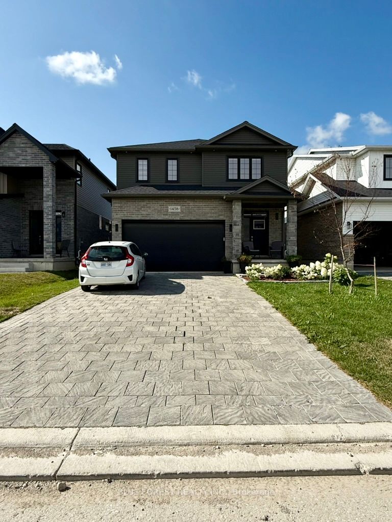 1458 Wright Crescent Property Photo 1