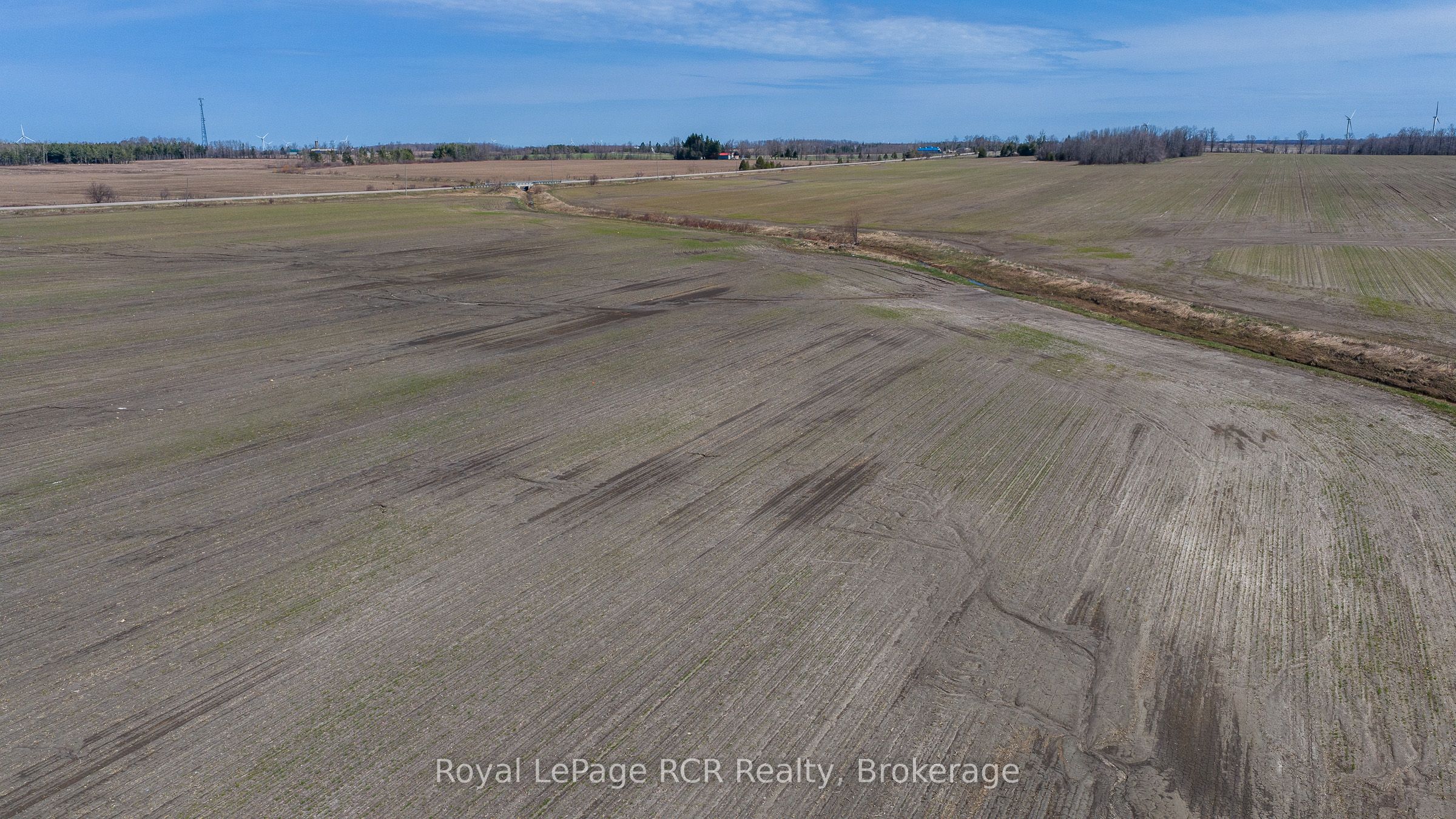 158567 Highway 10 Property Photo 4