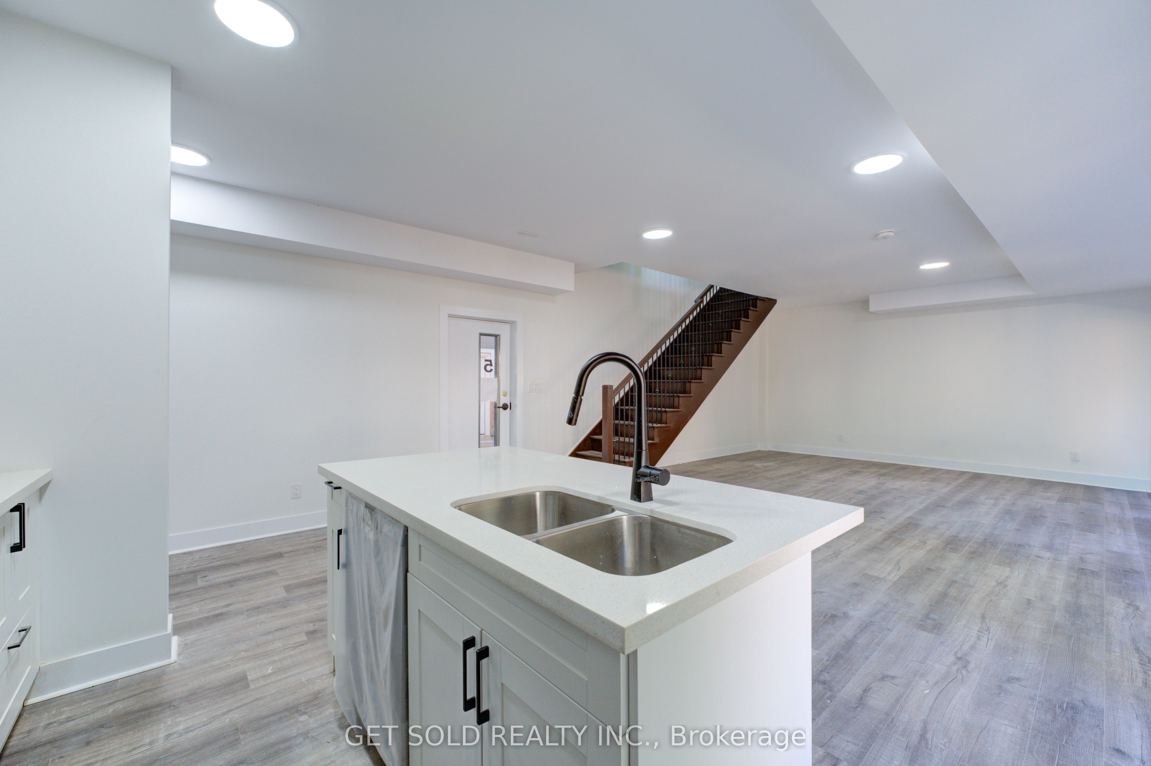 6701 Thorold Stone Road 5 Property Photo 8