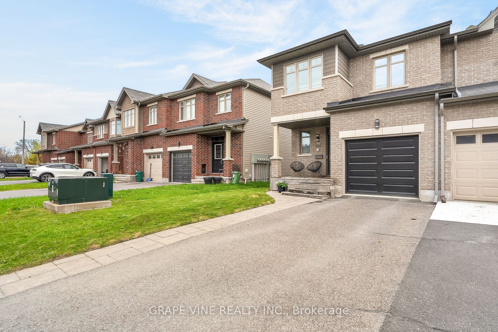 112 Hawkshaw Crescent