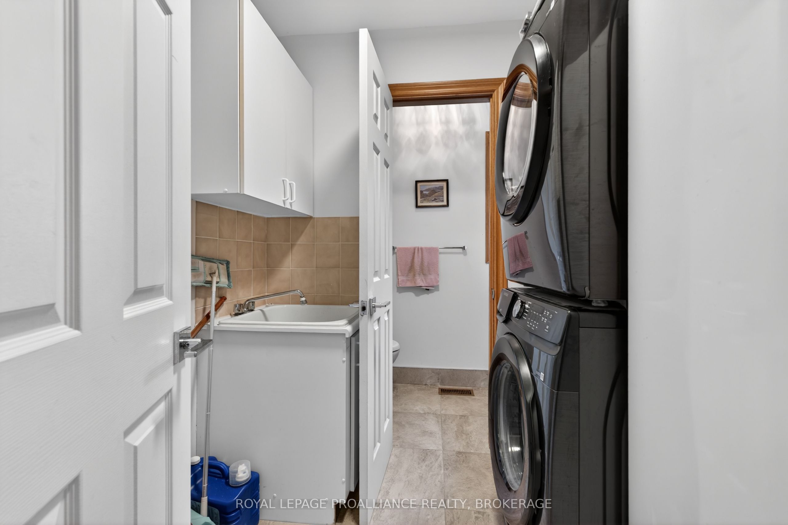 542 Rankin Crescent Property Photo 16