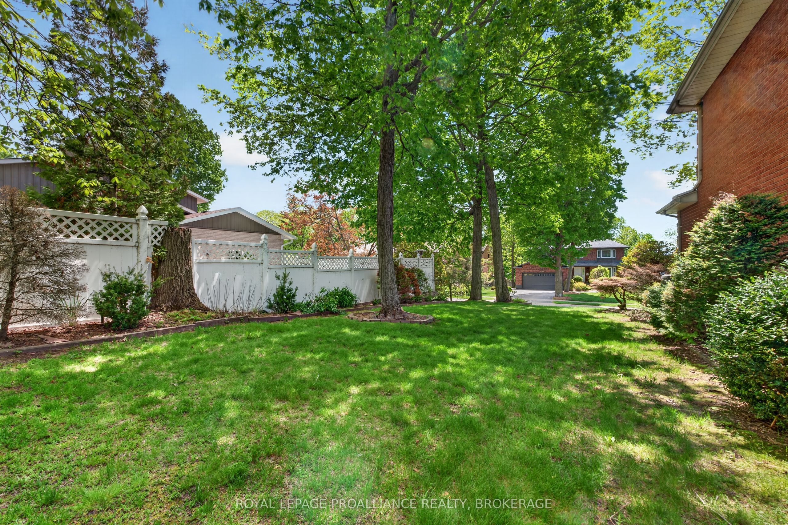 542 Rankin Crescent Property Photo 40