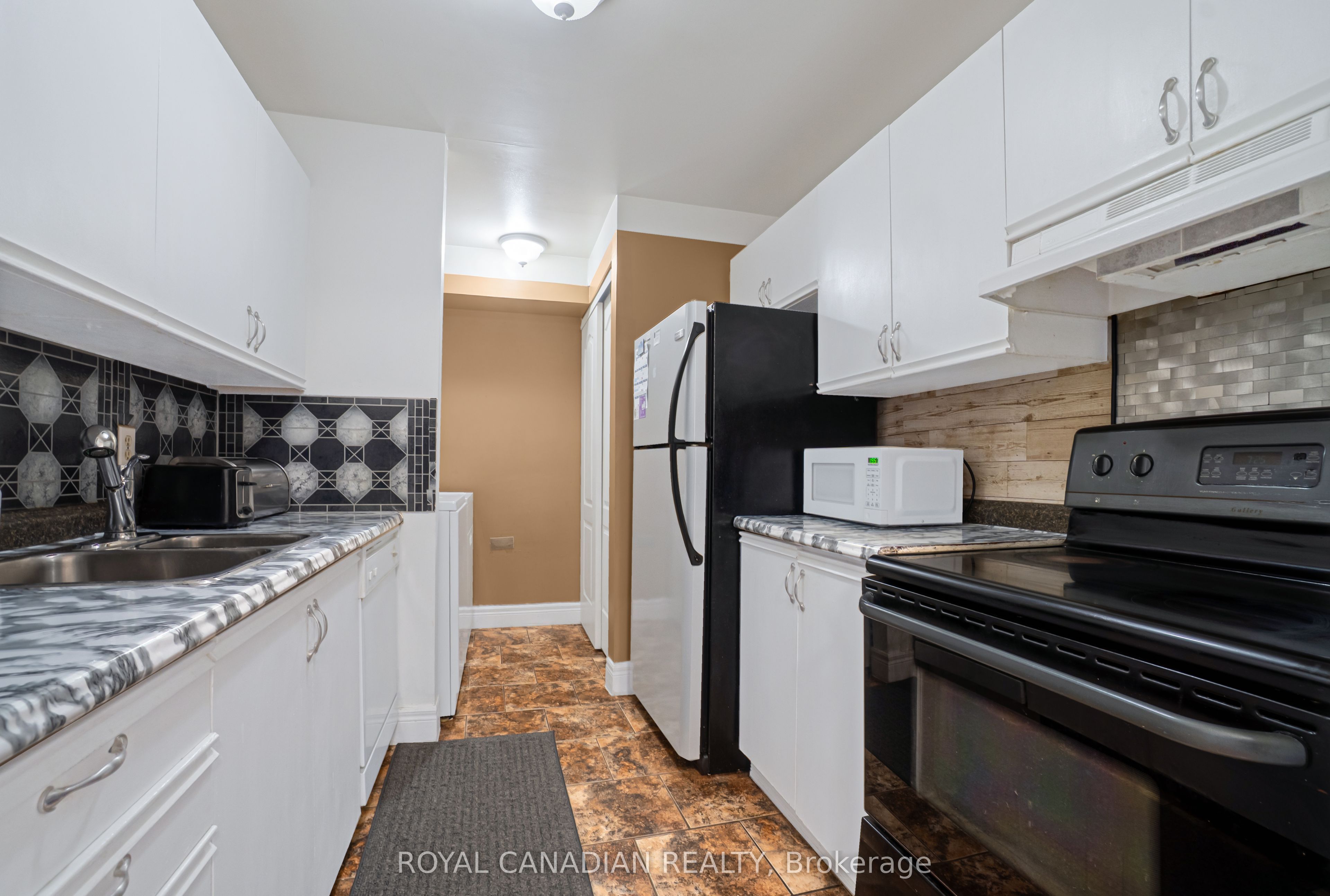 1096 Jalna Boulevard 87 Property Photo 14