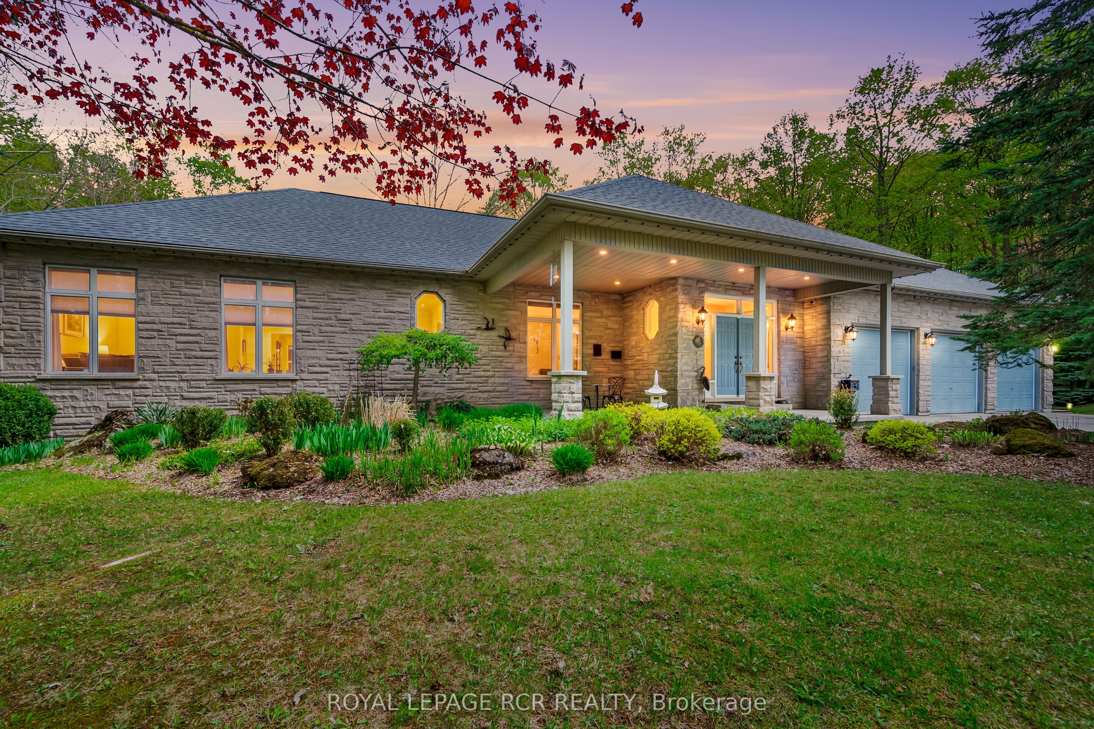 427057 25 Side Road Property Photo 1