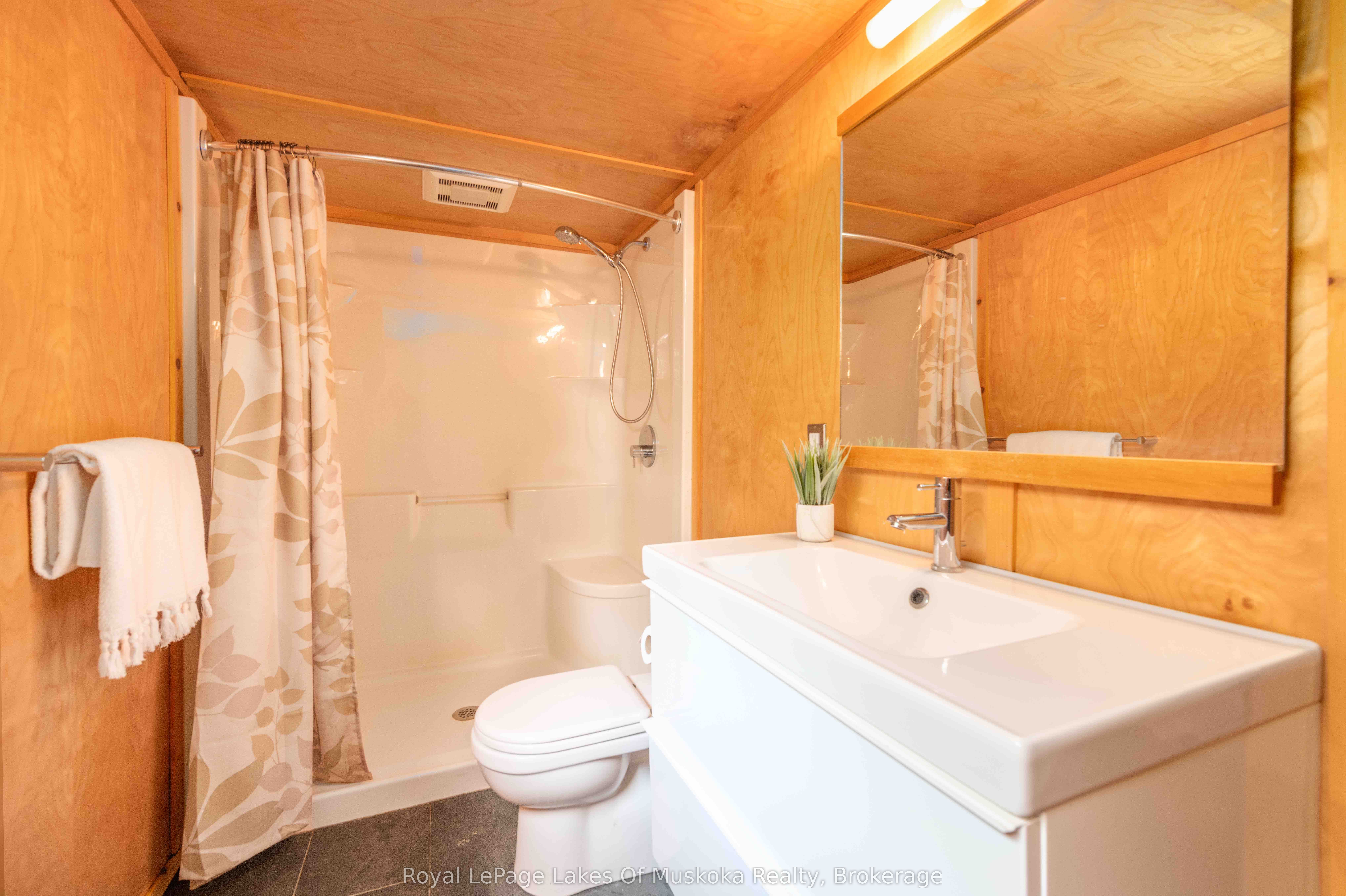 484 Big Island S Property Photo 11