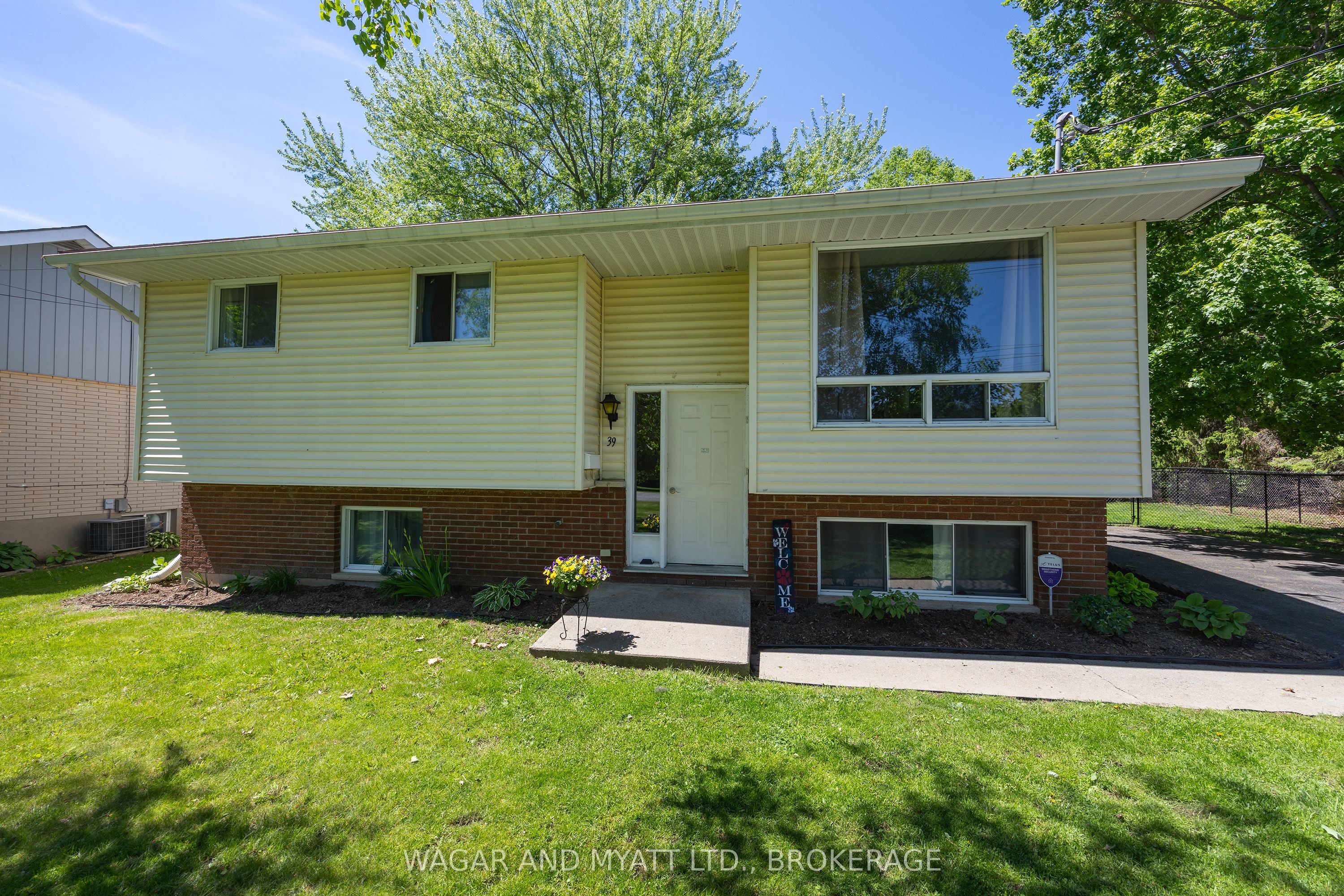 39 Riverview Drive Property Photo 4