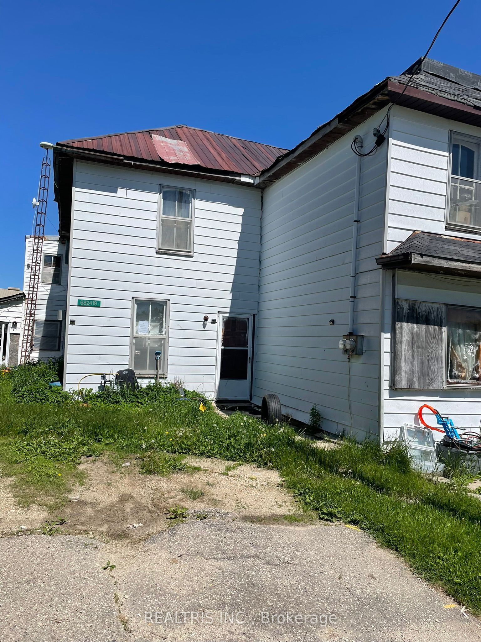 682419 260 Side Road Property Photo 3