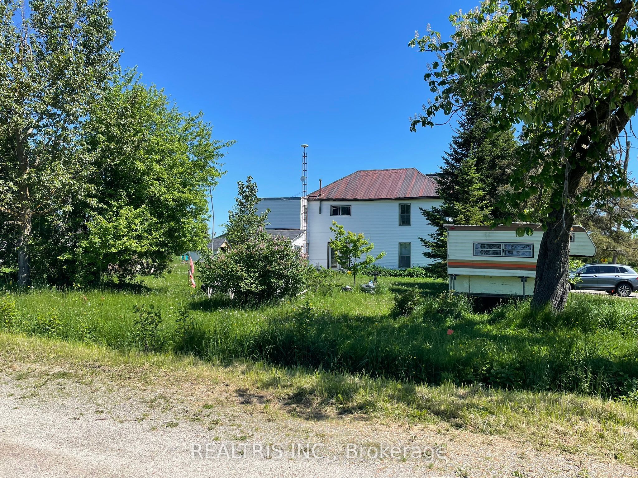 682419 260 Side Road Property Photo 6